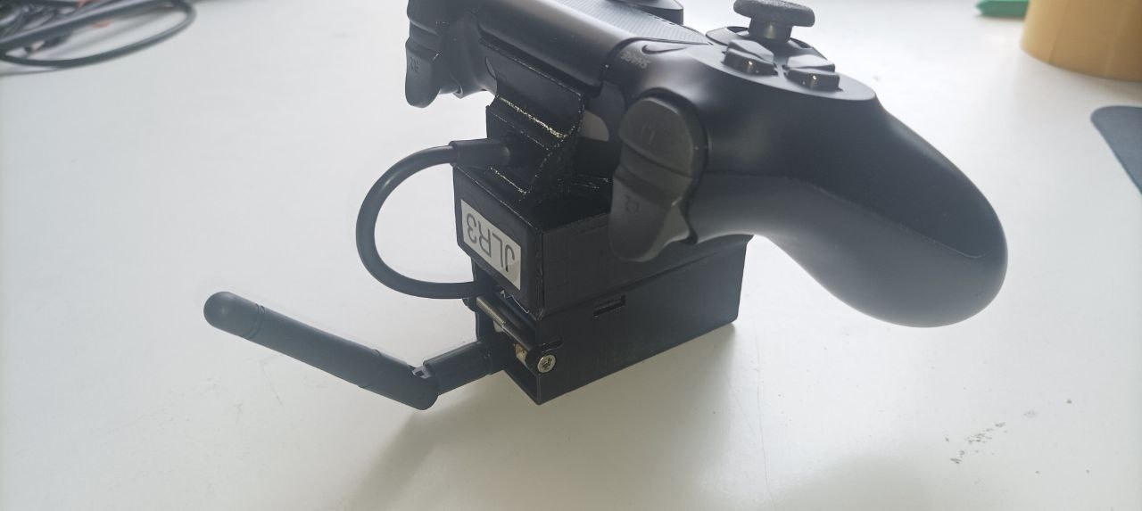 PS4 DualShock 4 range extender with mount
