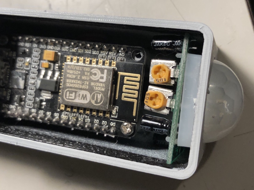 Miniatura 6 do modelo 3D Node MCU and PIR Box