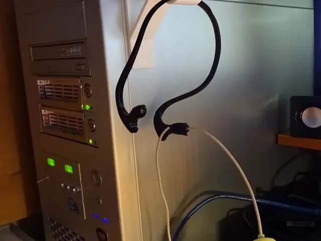 Headset Hanger (Galgen zum Aufhängen eines Headsets)