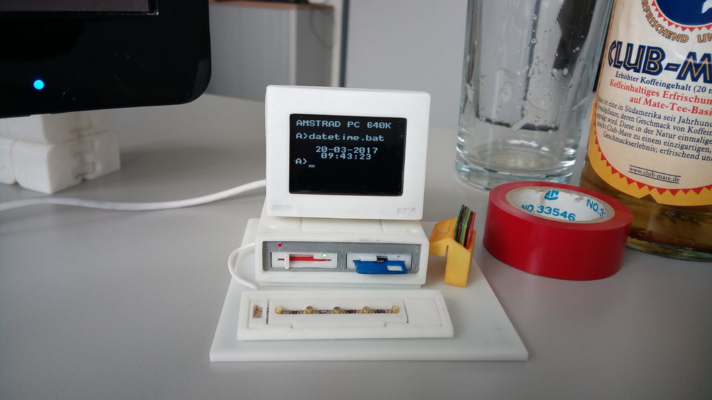 Miniature Amstrad PC1640 NTP Deskclock