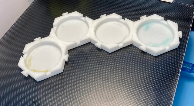 Interlocking coasters (leak preventing, hexagonal)