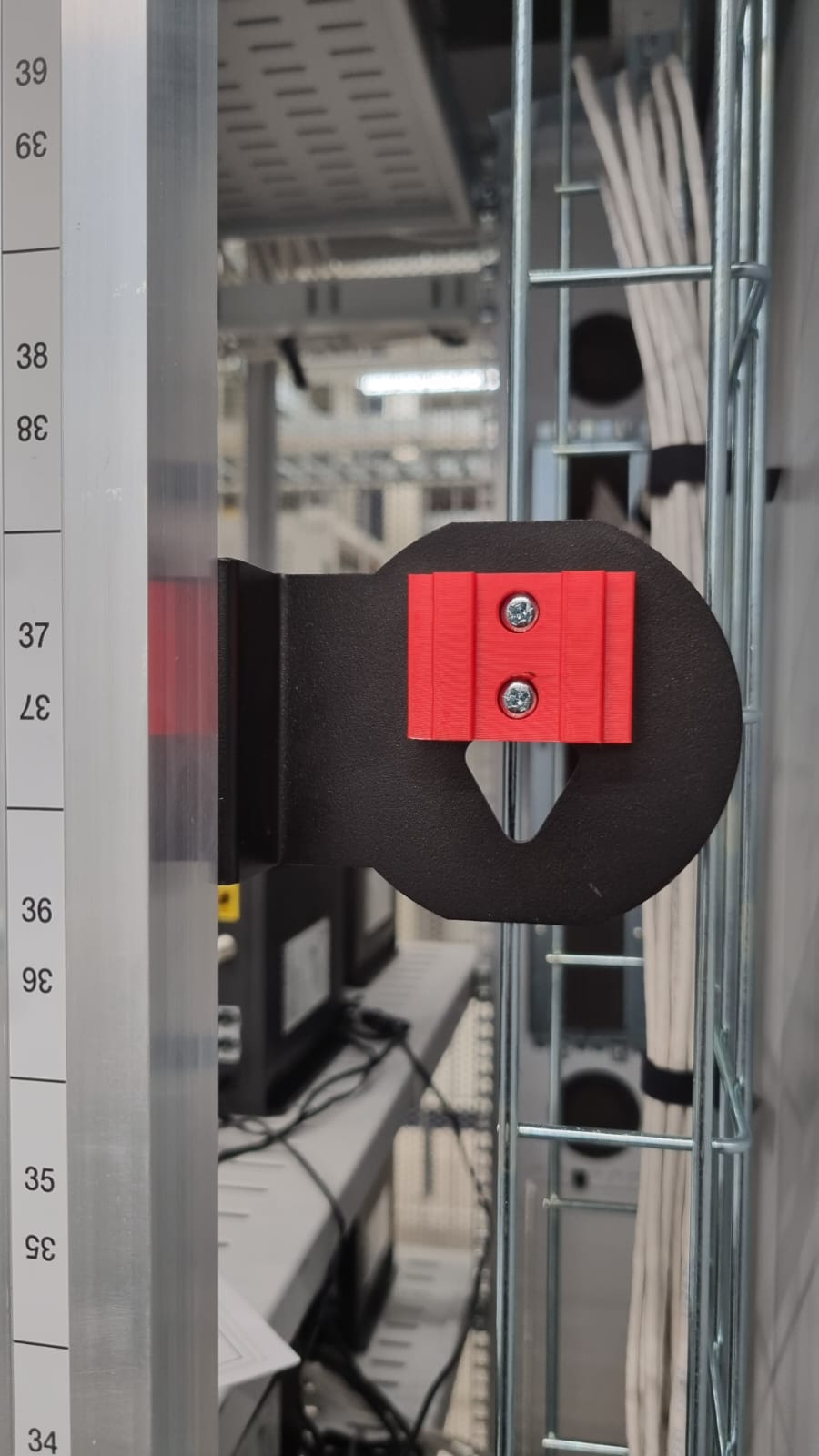 Mountingbracket for Rittal PDU to fit a Minkels by melvinfec