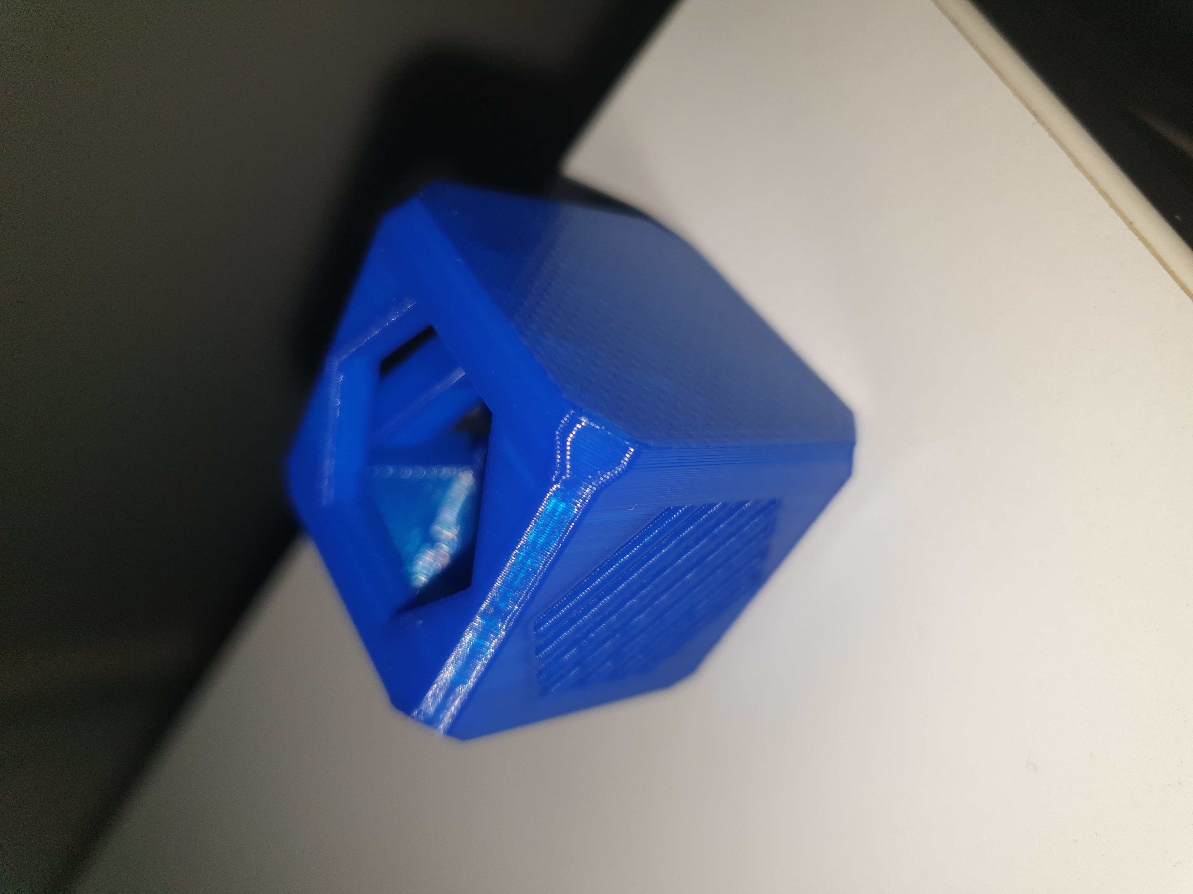 Flat bottom 'Helix Test Cube' - Extrutim