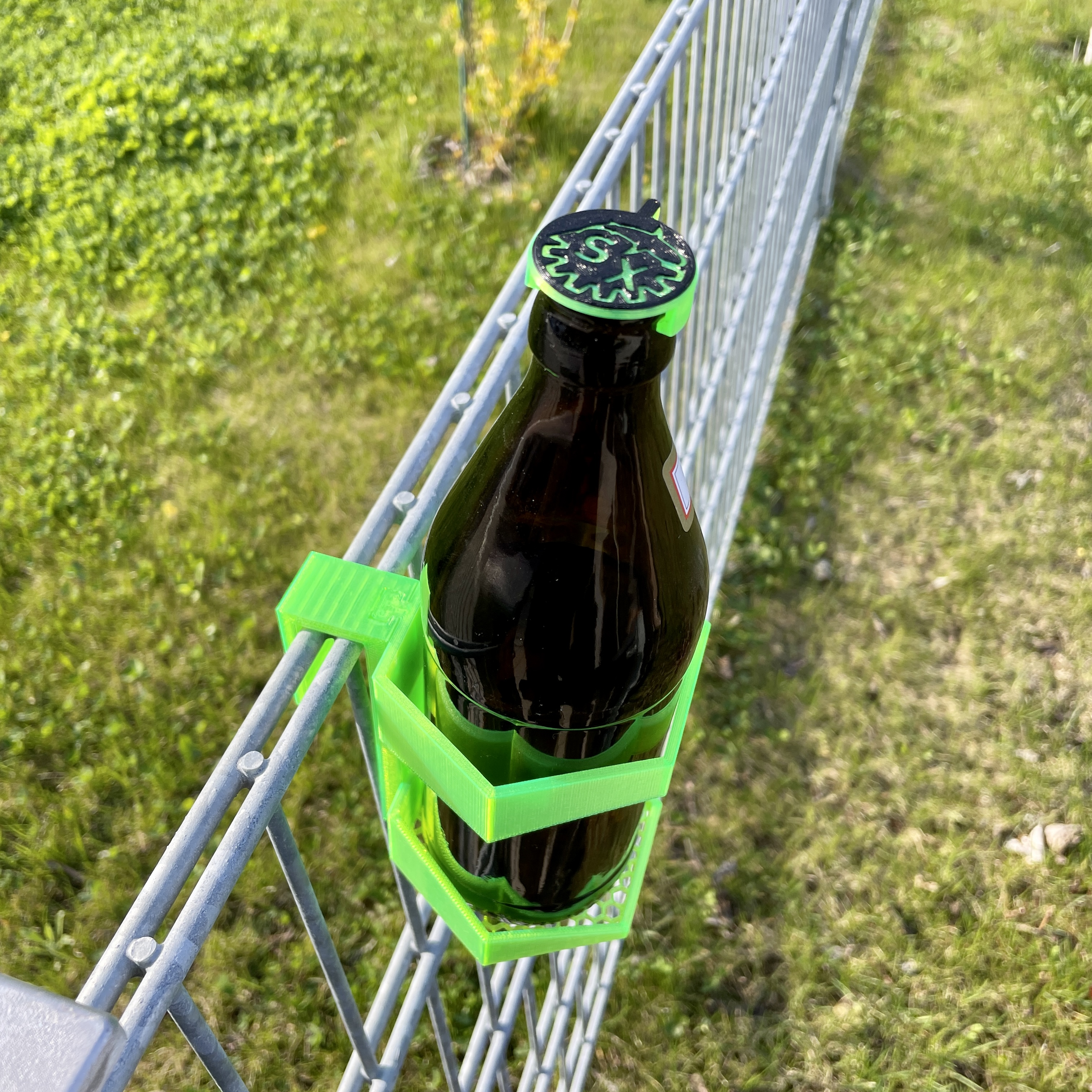 FENCY - the garden fence drink holder