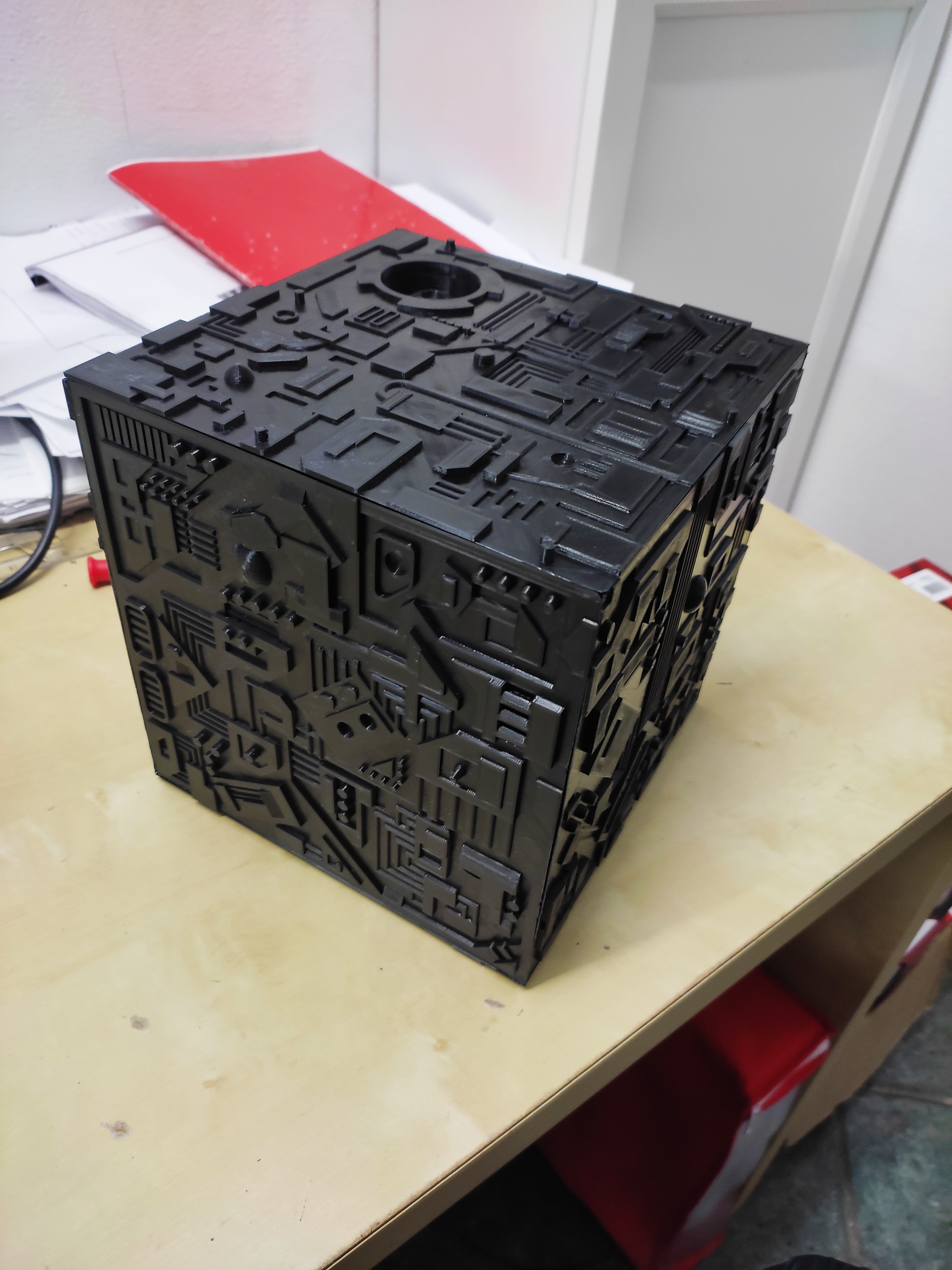 Miniatura 2 do modelo 3D Borg cube with sphere