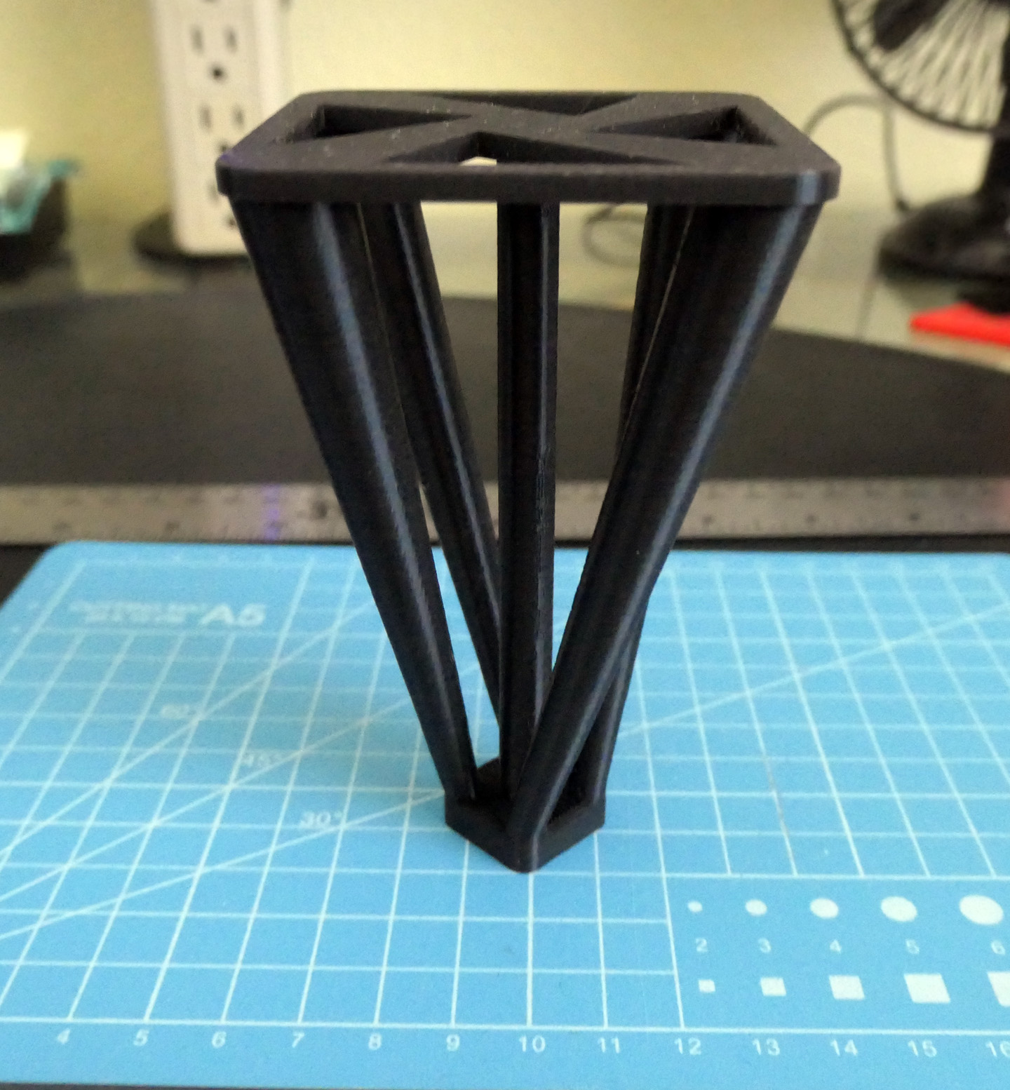 Miniatura 2 do modelo 3D Table Leg (& Quadpod)