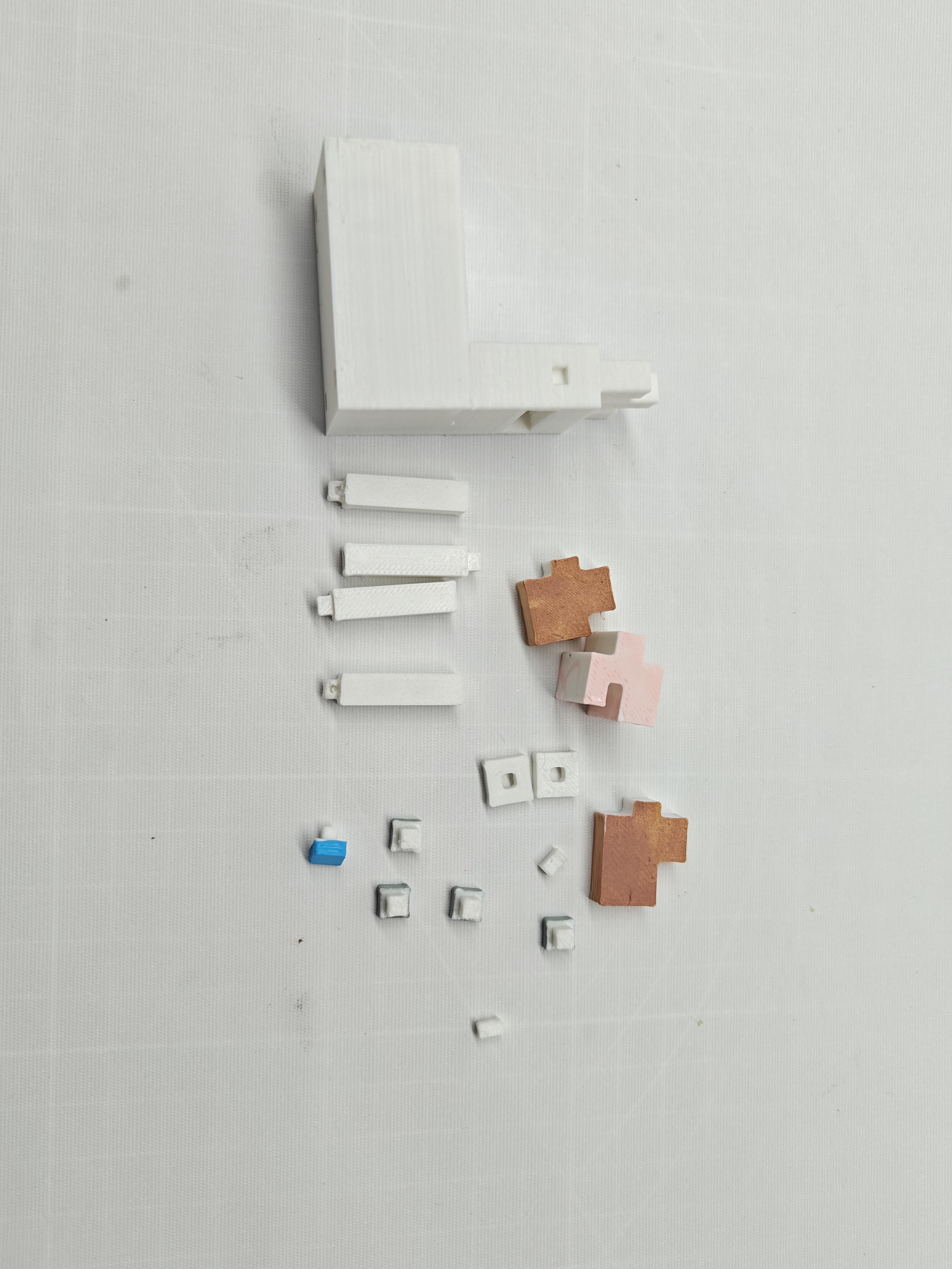 Minecraft-style pixelated unicorn buildable toy figurine — thumbnail 5