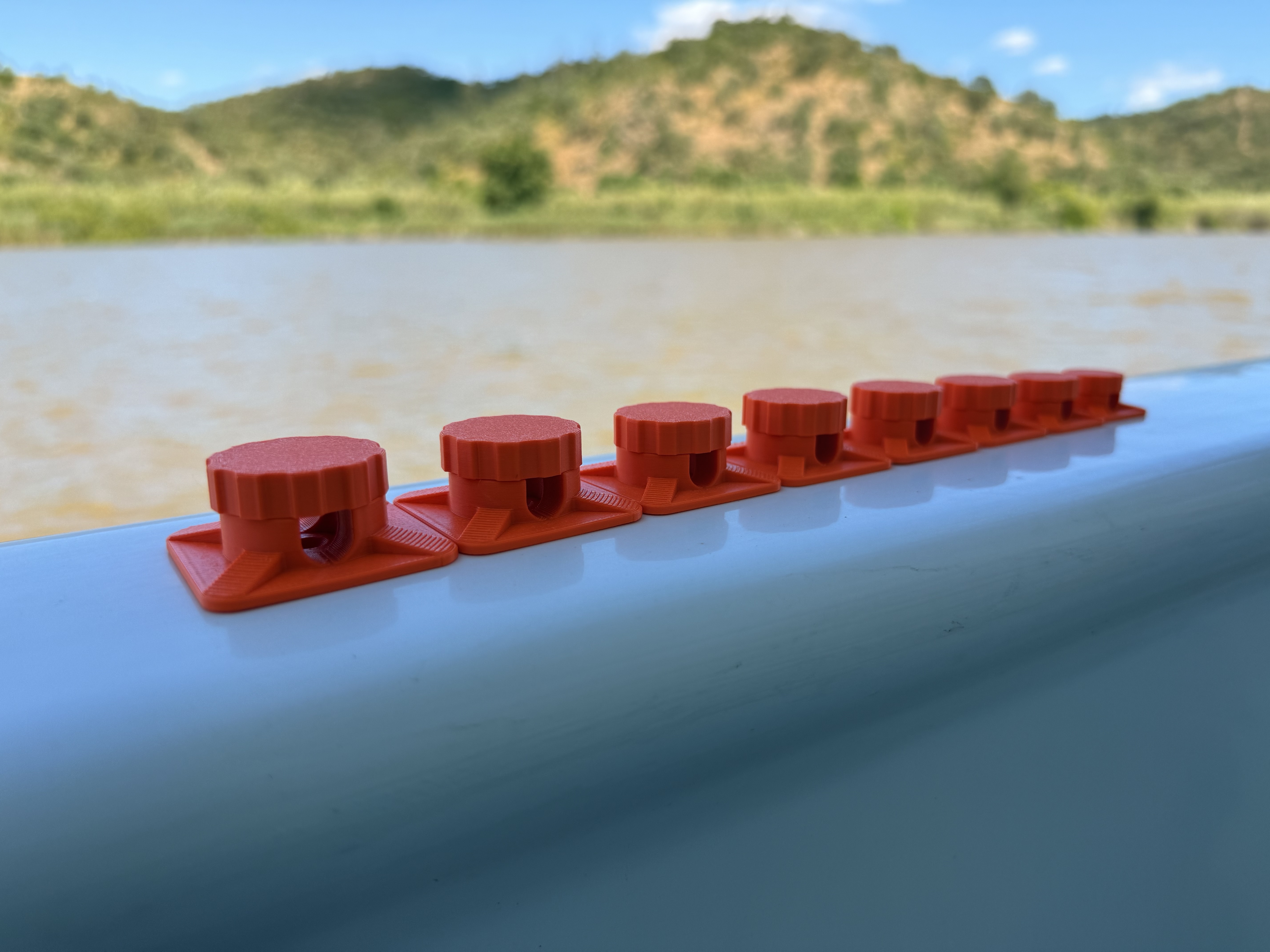 Miniatura 7 do modelo 3D Cable Mount - Screwable or Glueable