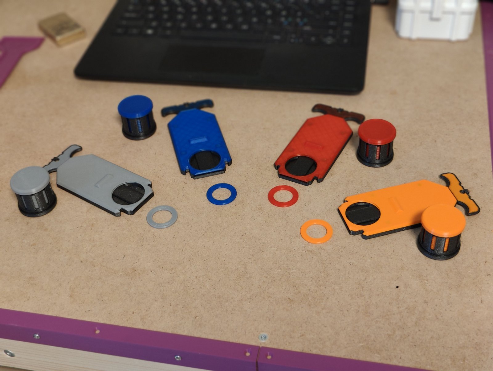 Pocket-sized disk shooter with detachable mag (No supports needed)