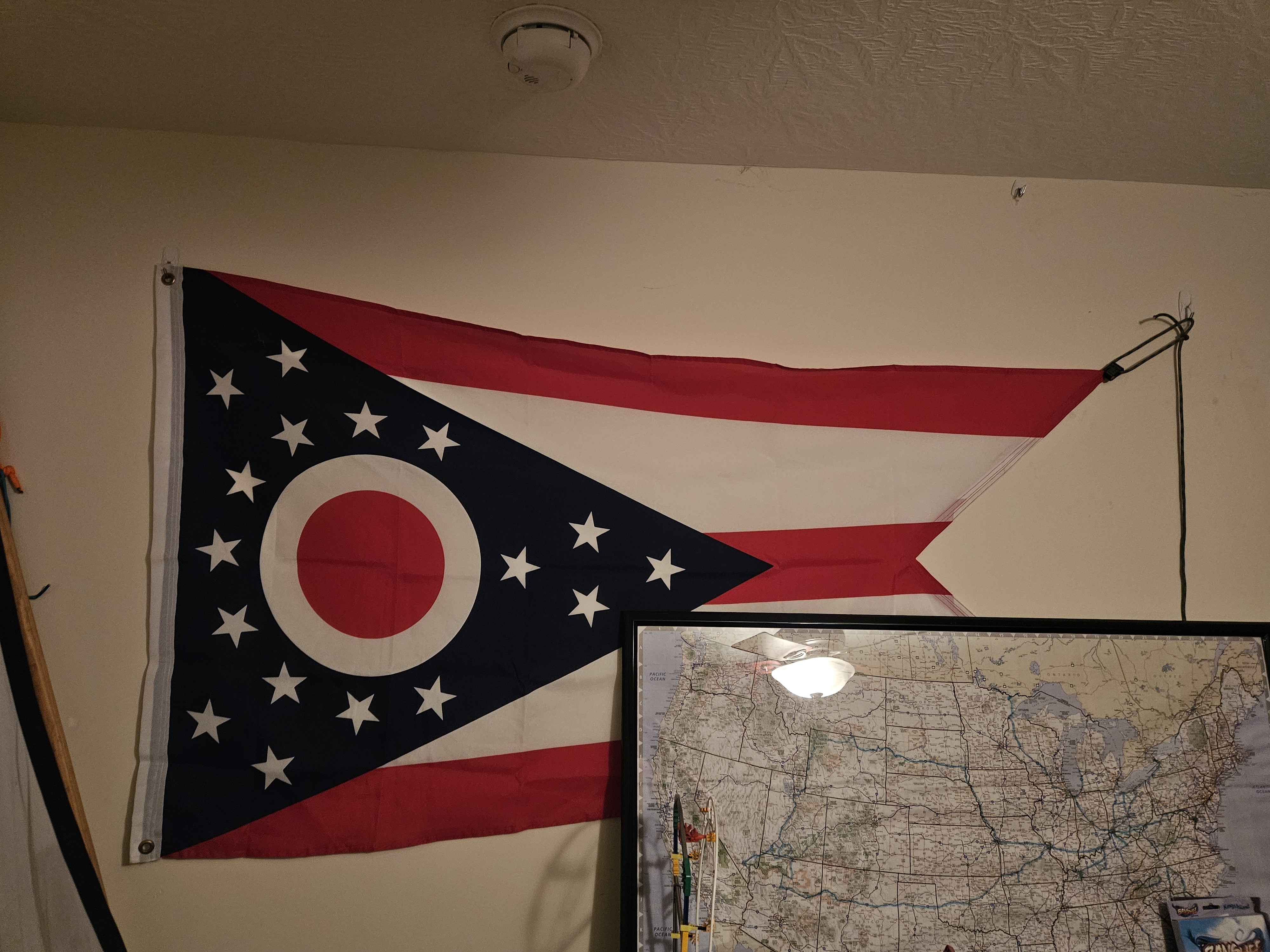 Flag thumbtack holder