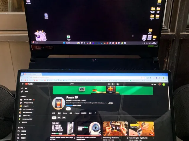 Laptop + Portable screen stand