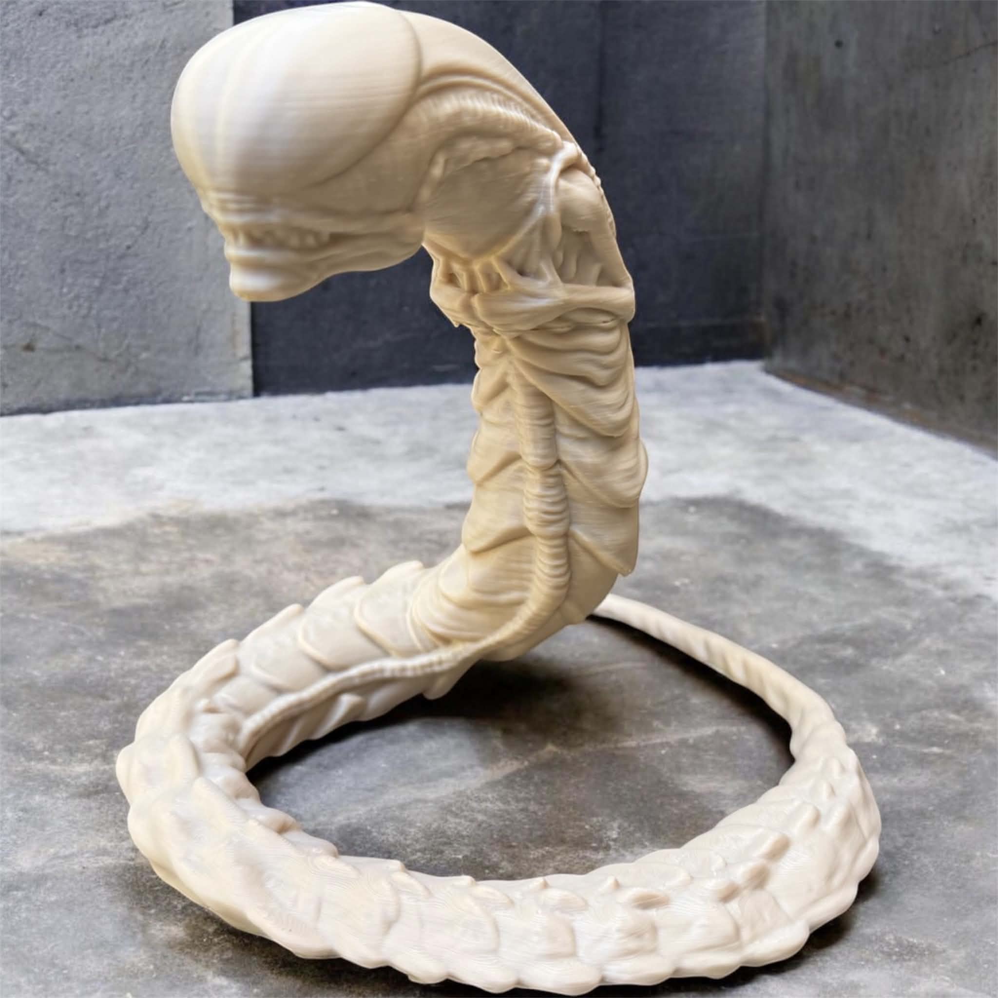 Alien Chestburster attacks