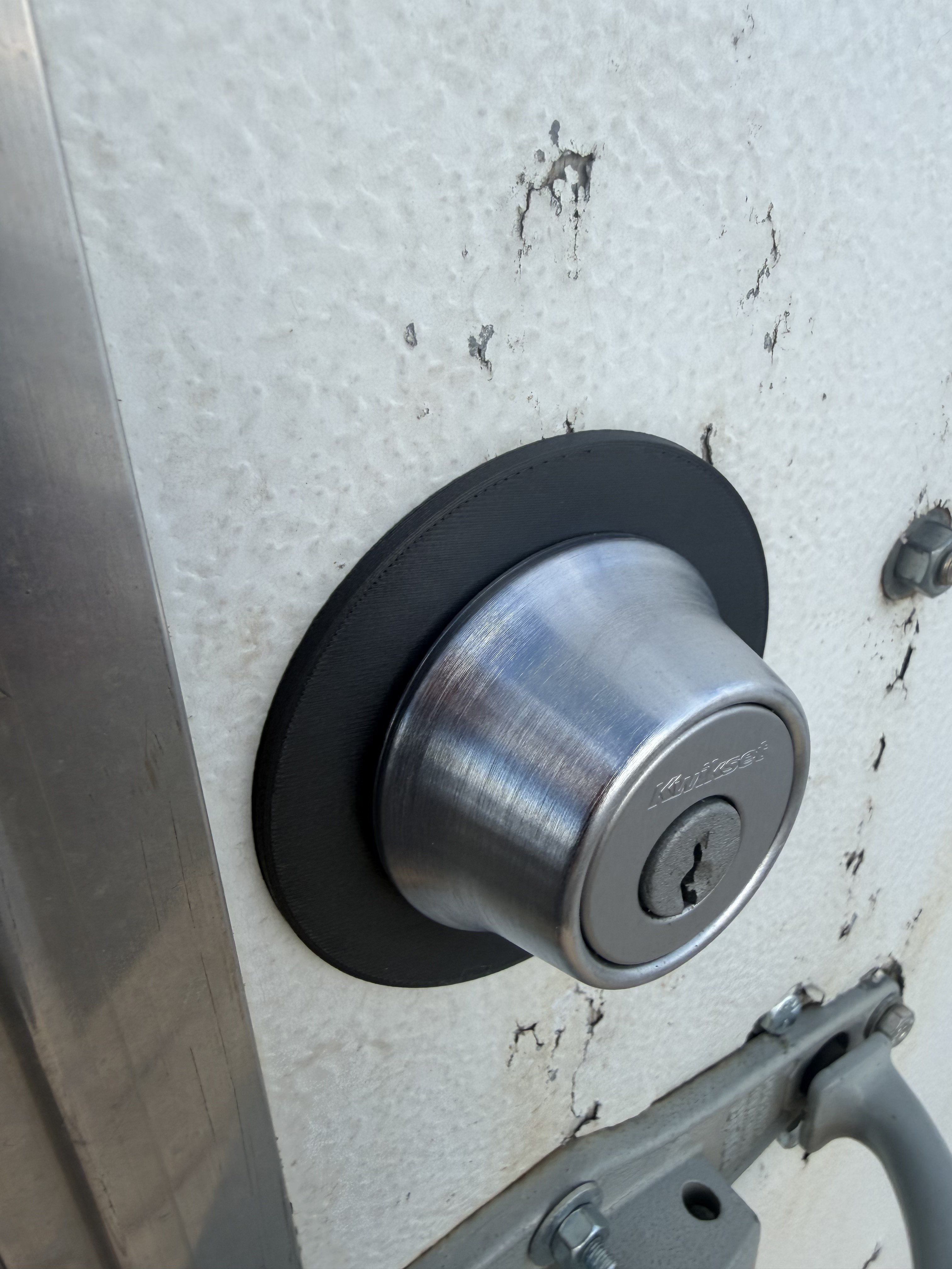 Deadbolt plate reducer