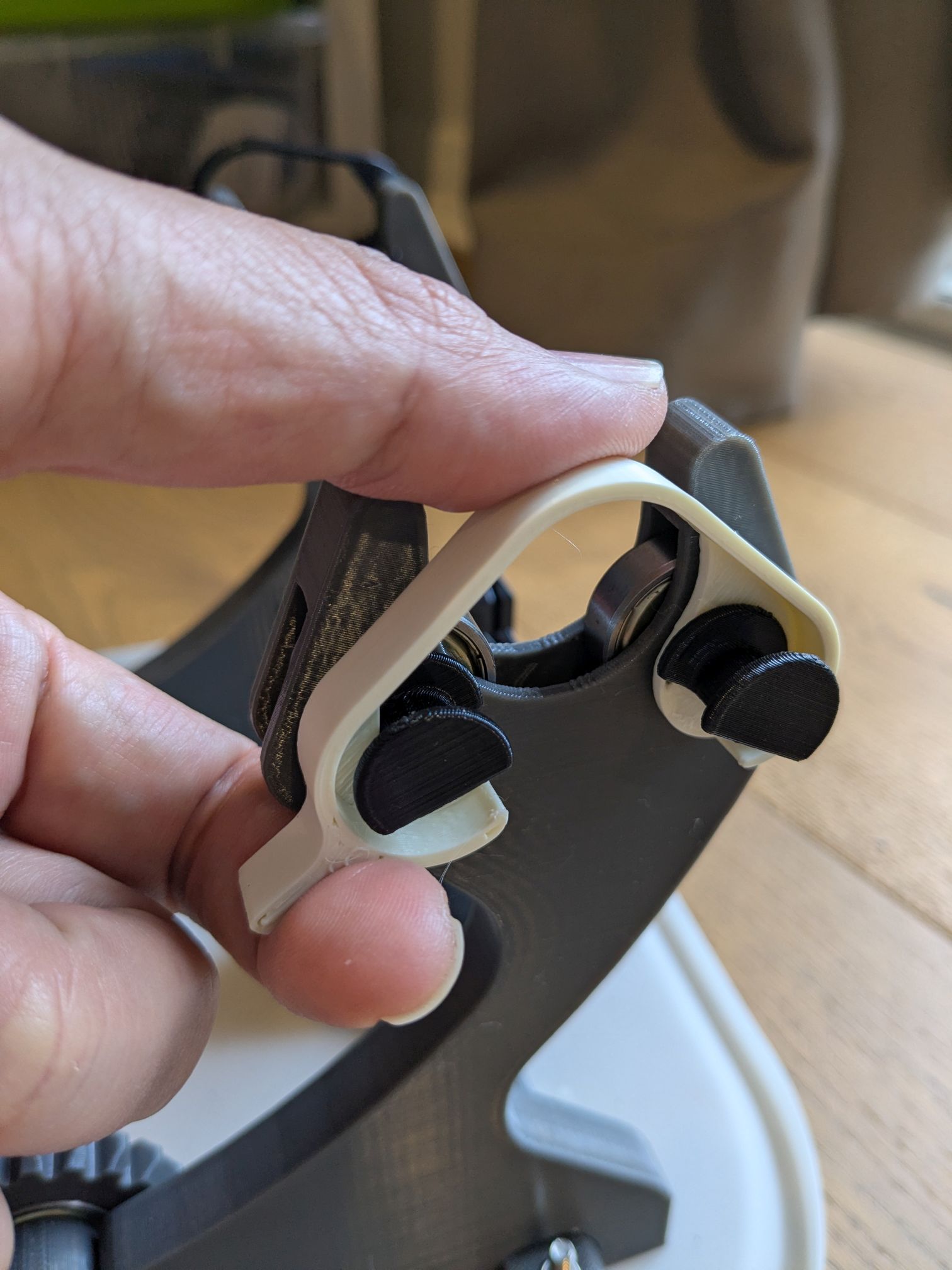 Pastamatic - retention clips - easy open finger tabs - normal and drive side clips