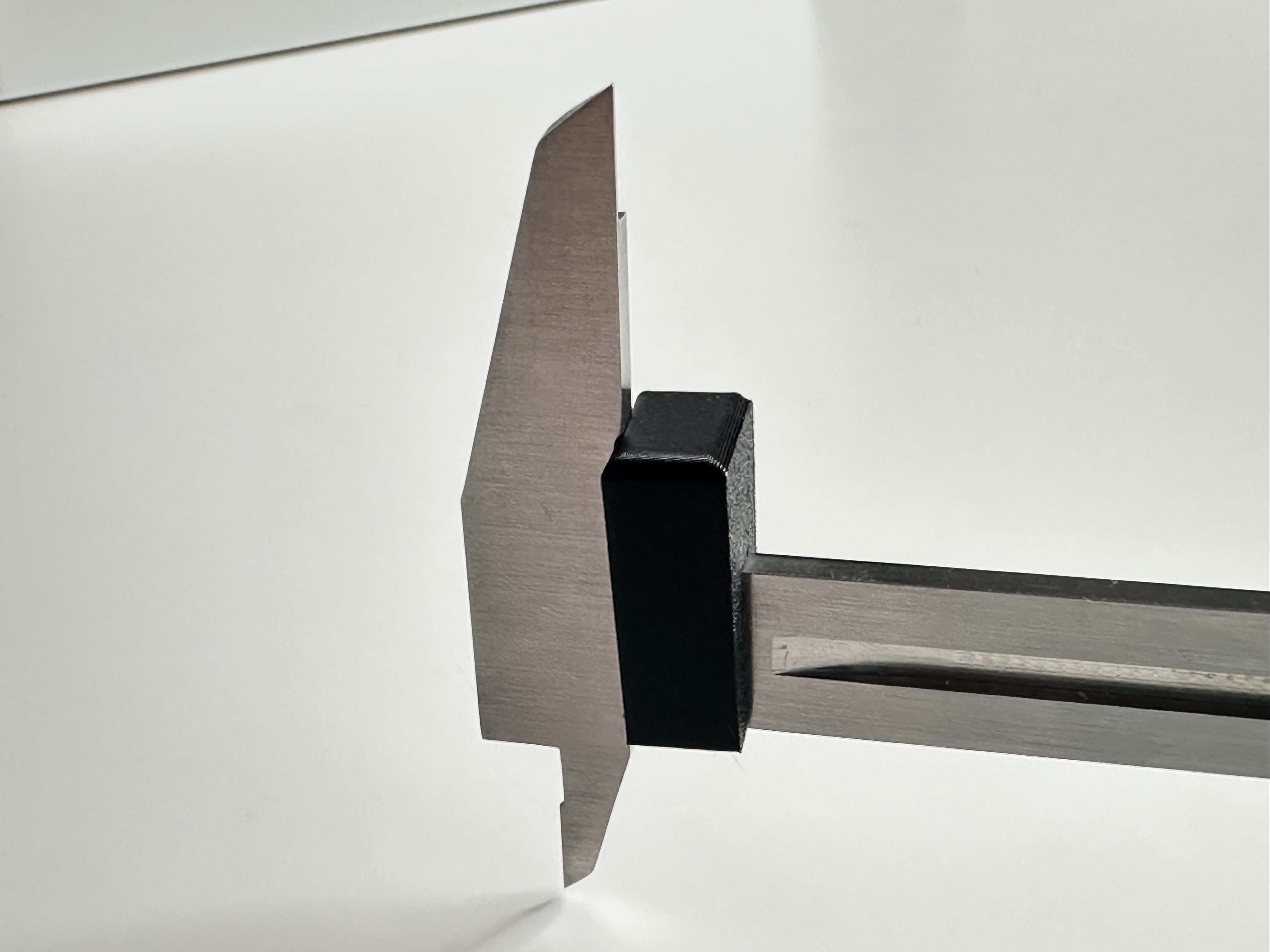Leveling guides for a caliper