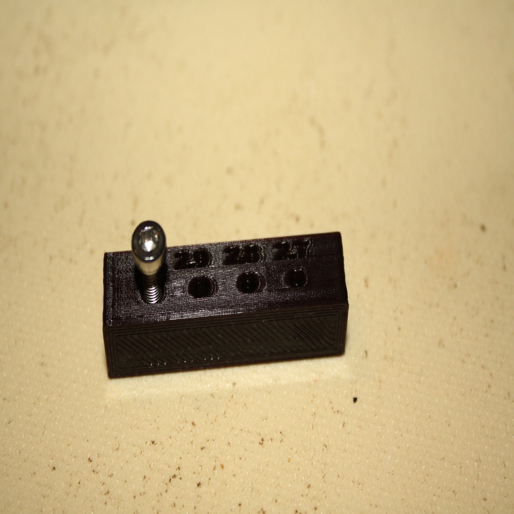 Miniatura 2 do modelo 3D Basic Hole Test Block