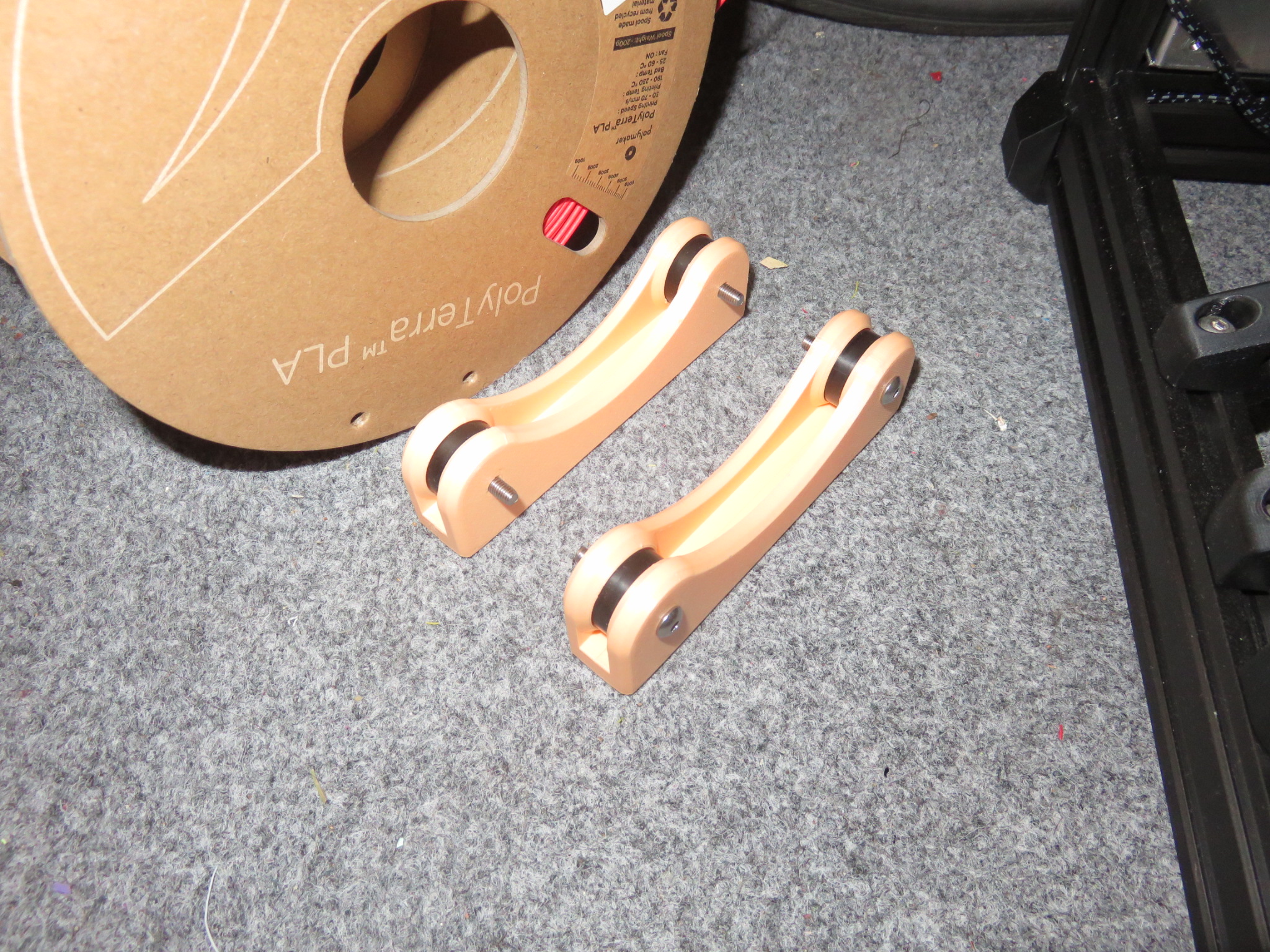 spoolroller with V wheels