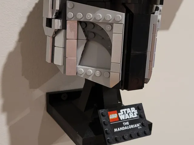 Lego Mandalorian Helmet Wall Mount