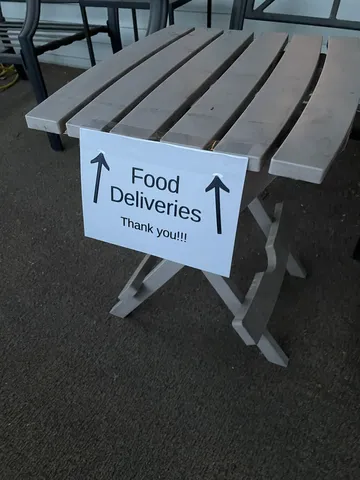 Contact-less food delivery sign (OpenSCAD Customizer)