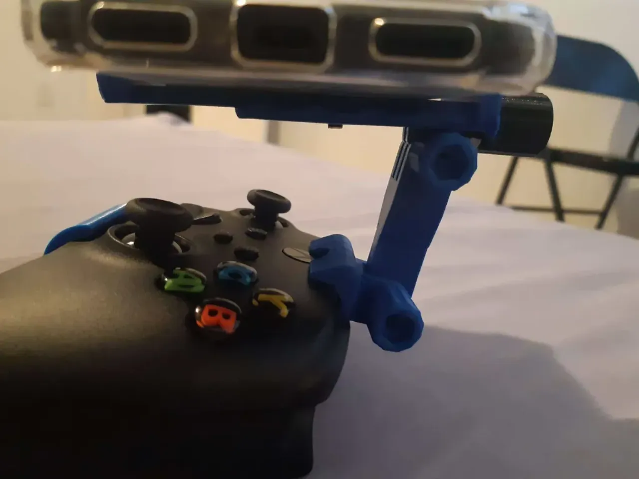 Floating phone grip for Xbox Controller by takposha Download free STL model Printables