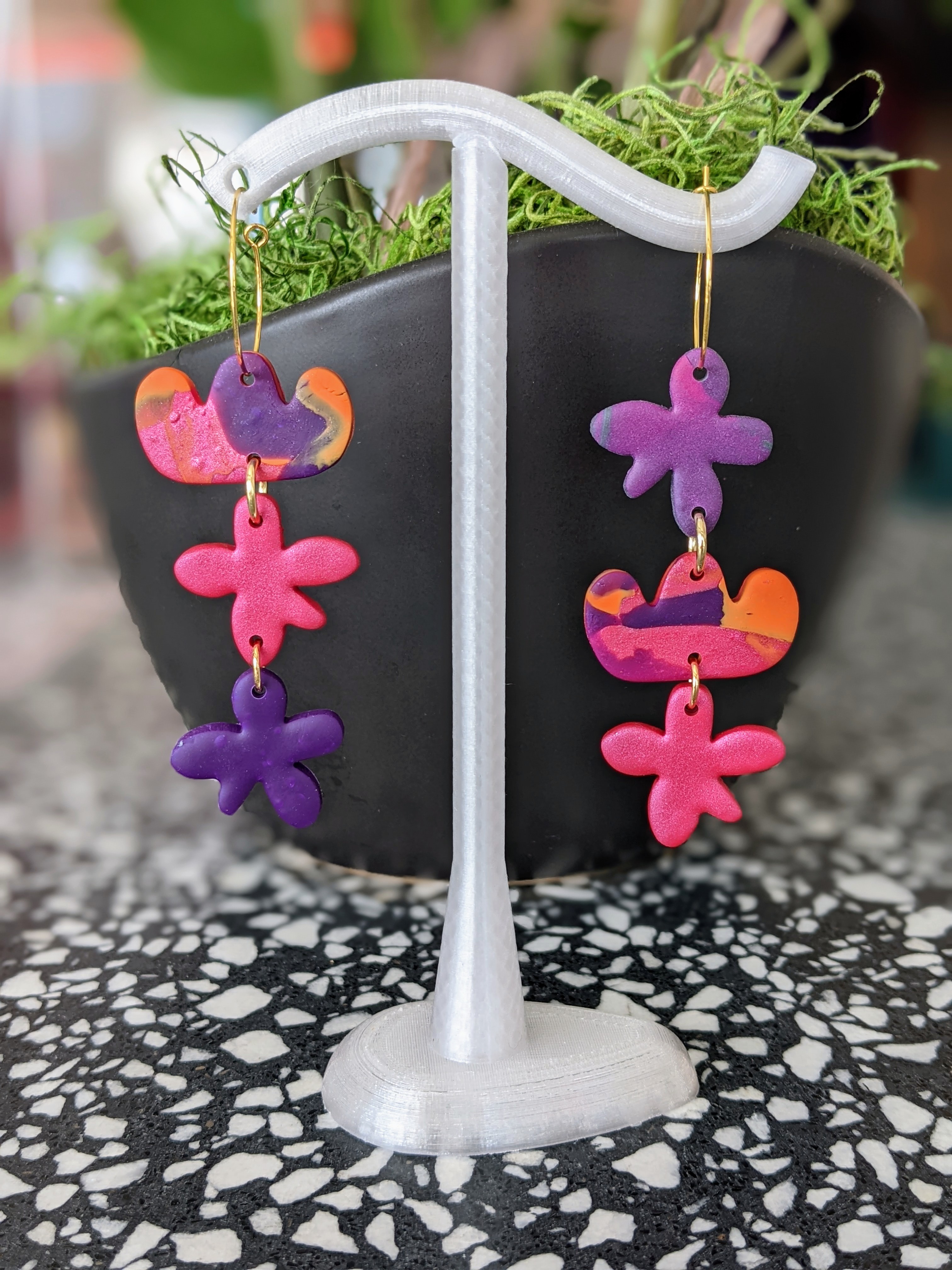 Asymetric Swoopy Earring Stand