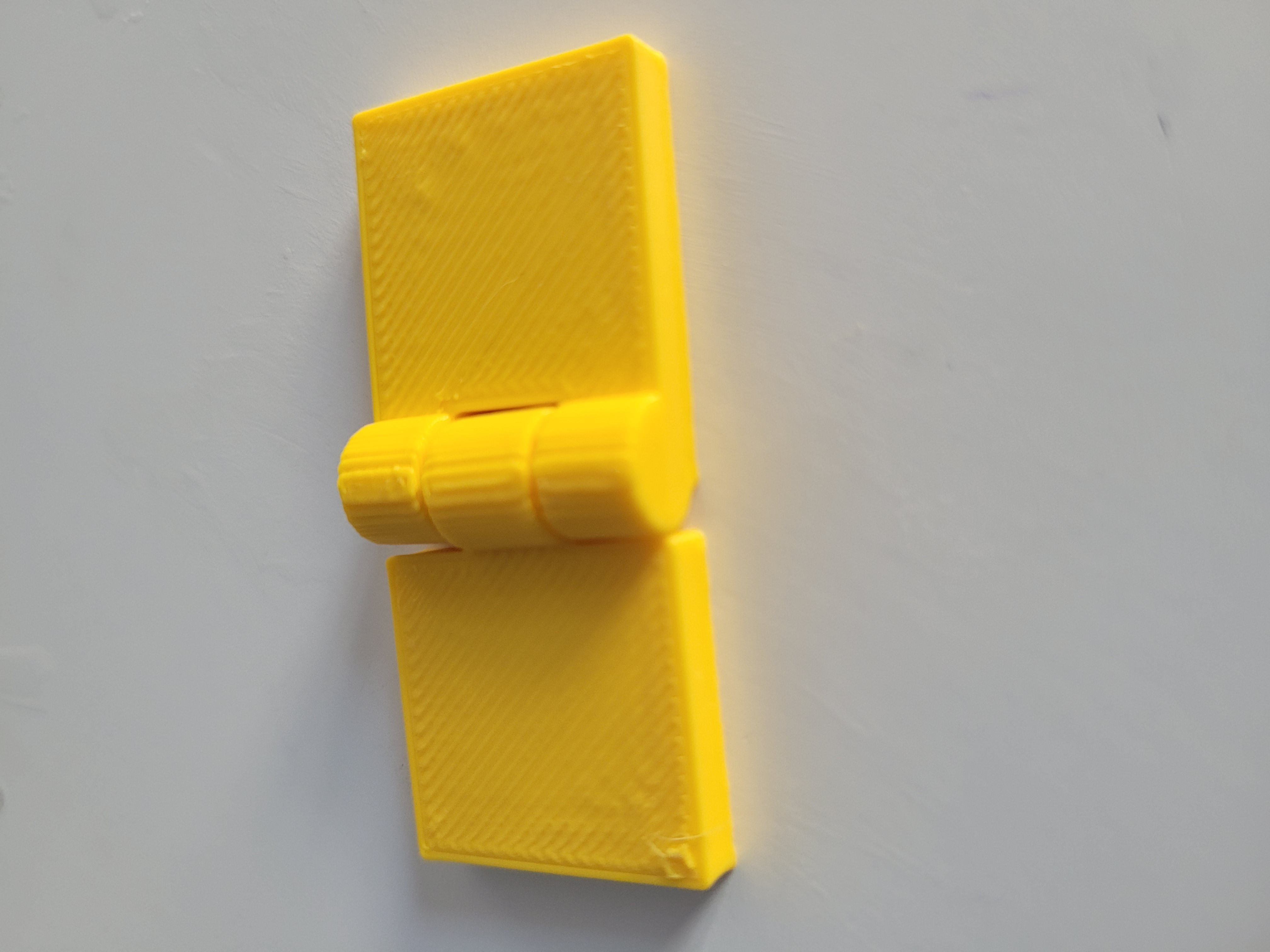 Slim hinge