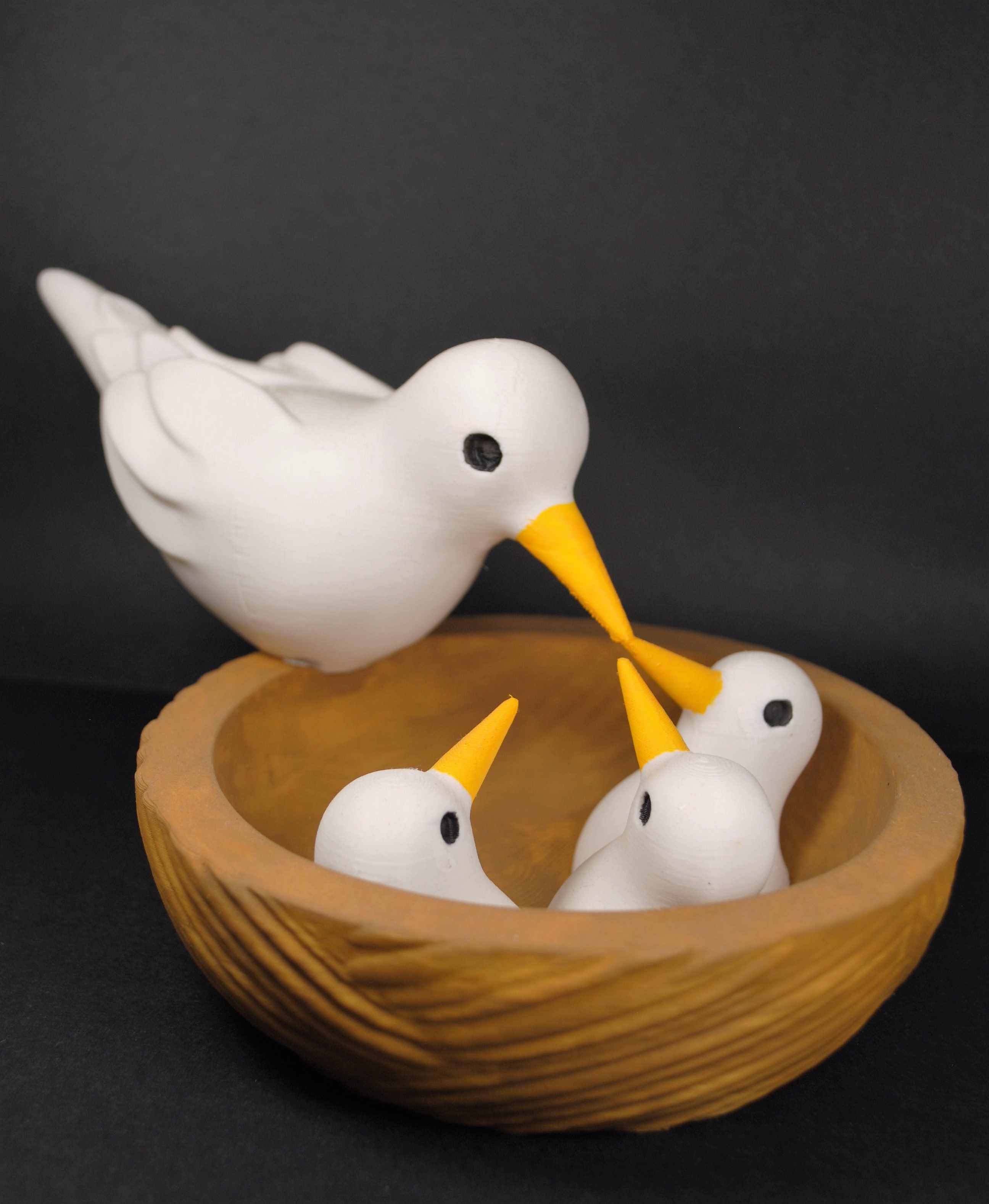Bird mother with little ones