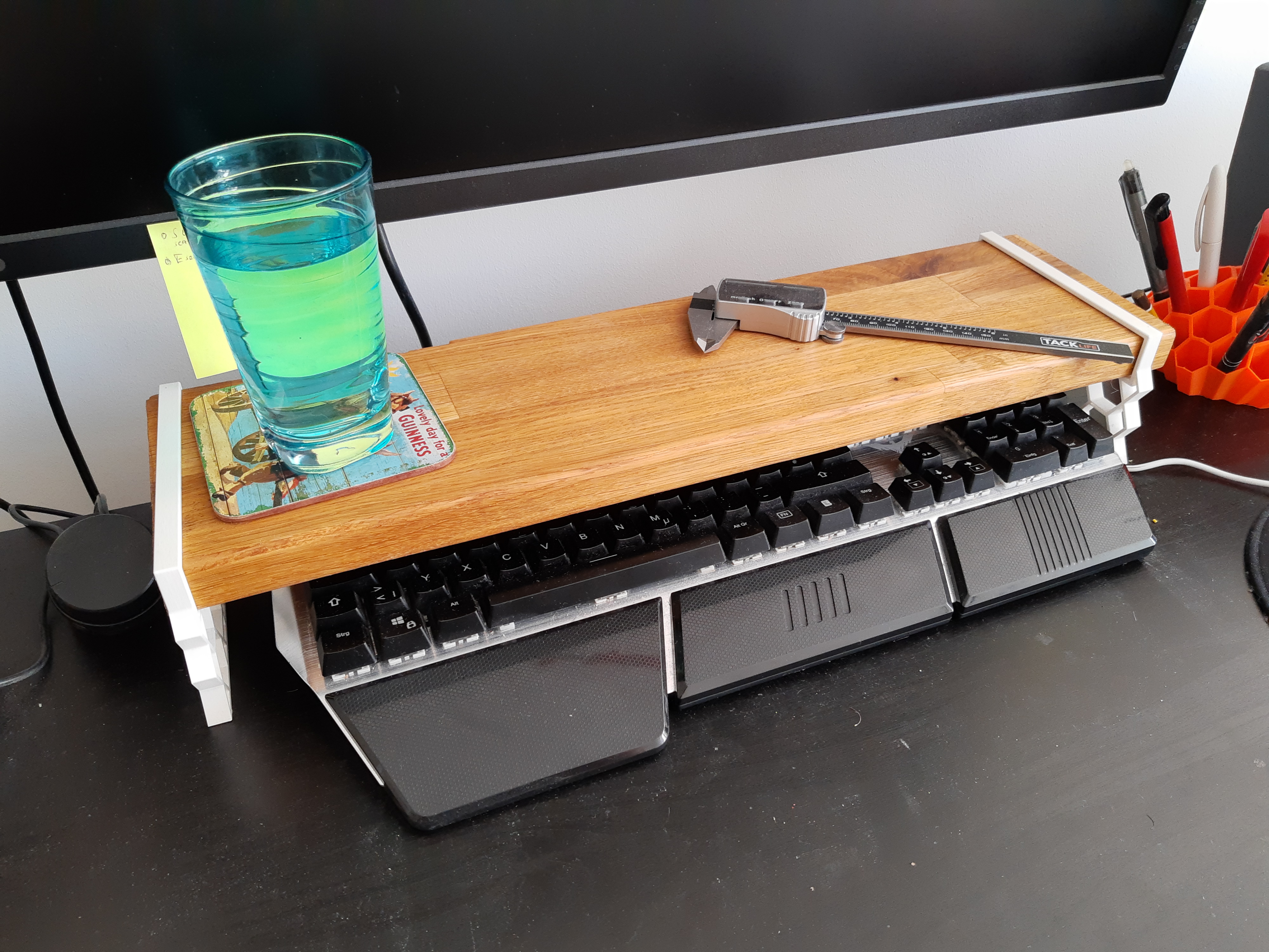 Simple Hex Monitor Stand