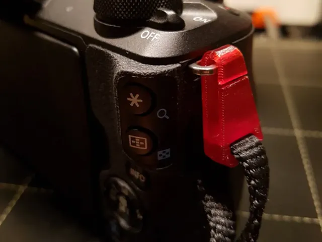Camera strap quick-release clips (Tested with Canon EOS M50 + Nikon D3500)