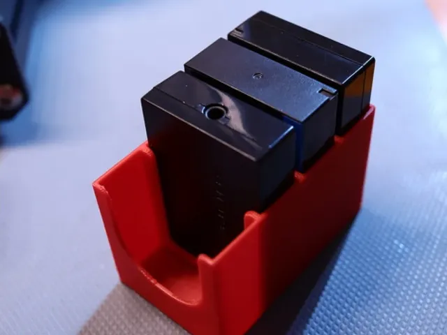 Canon LP-E12 battery case (1-4 slots)
