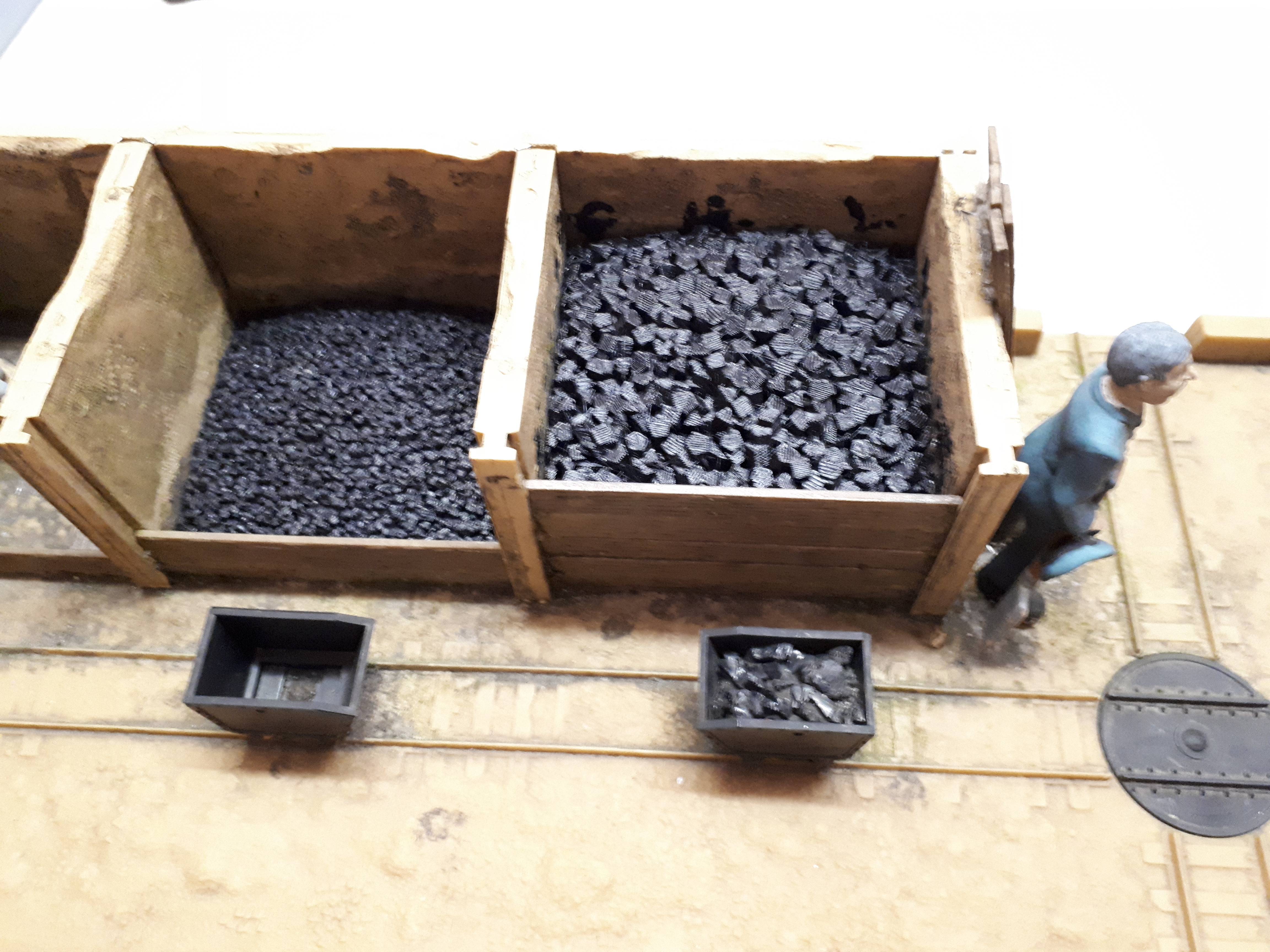 G scale coal pile