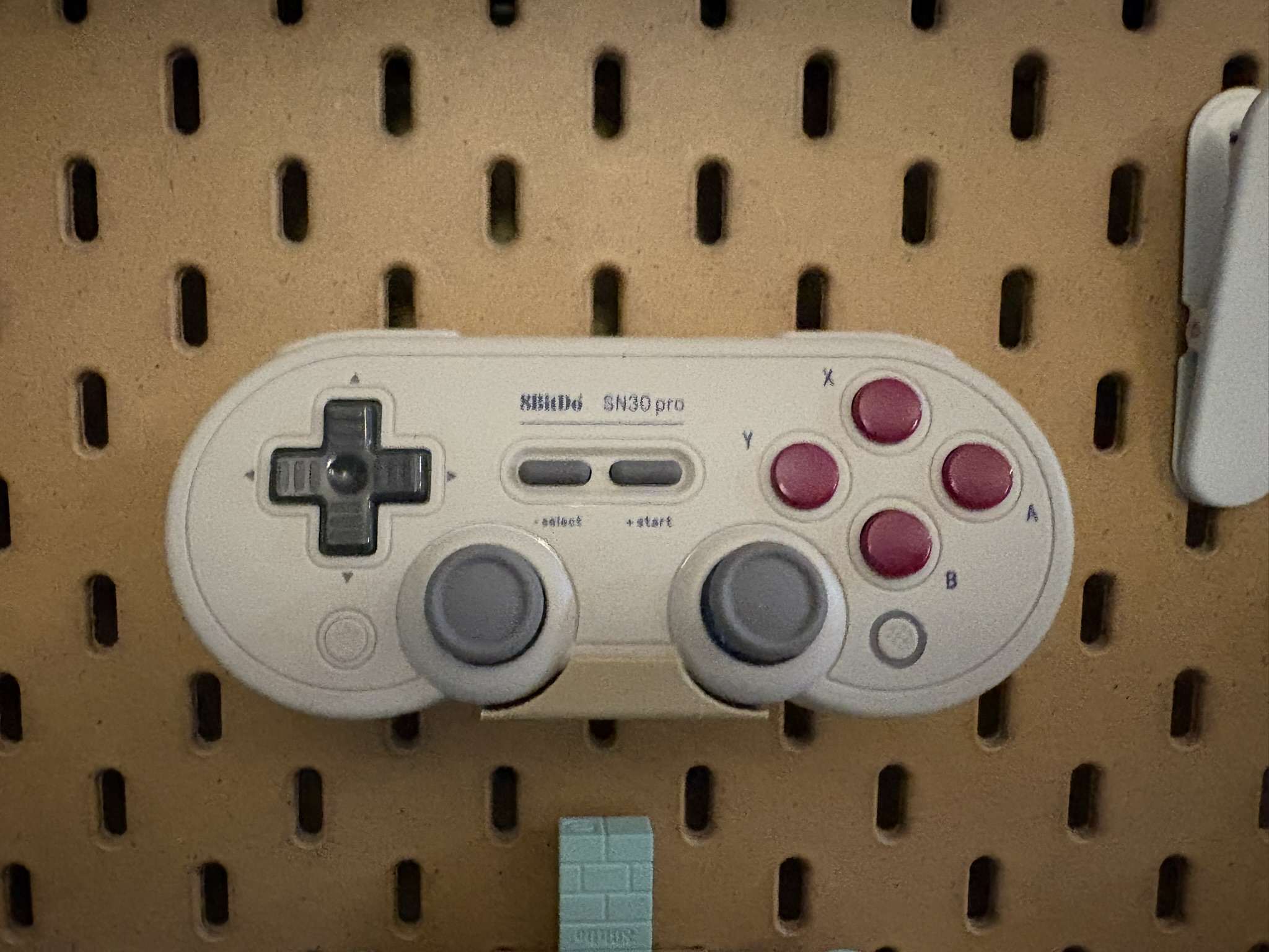 Single piece 8bitdo SN30 Pro SKADIS mount