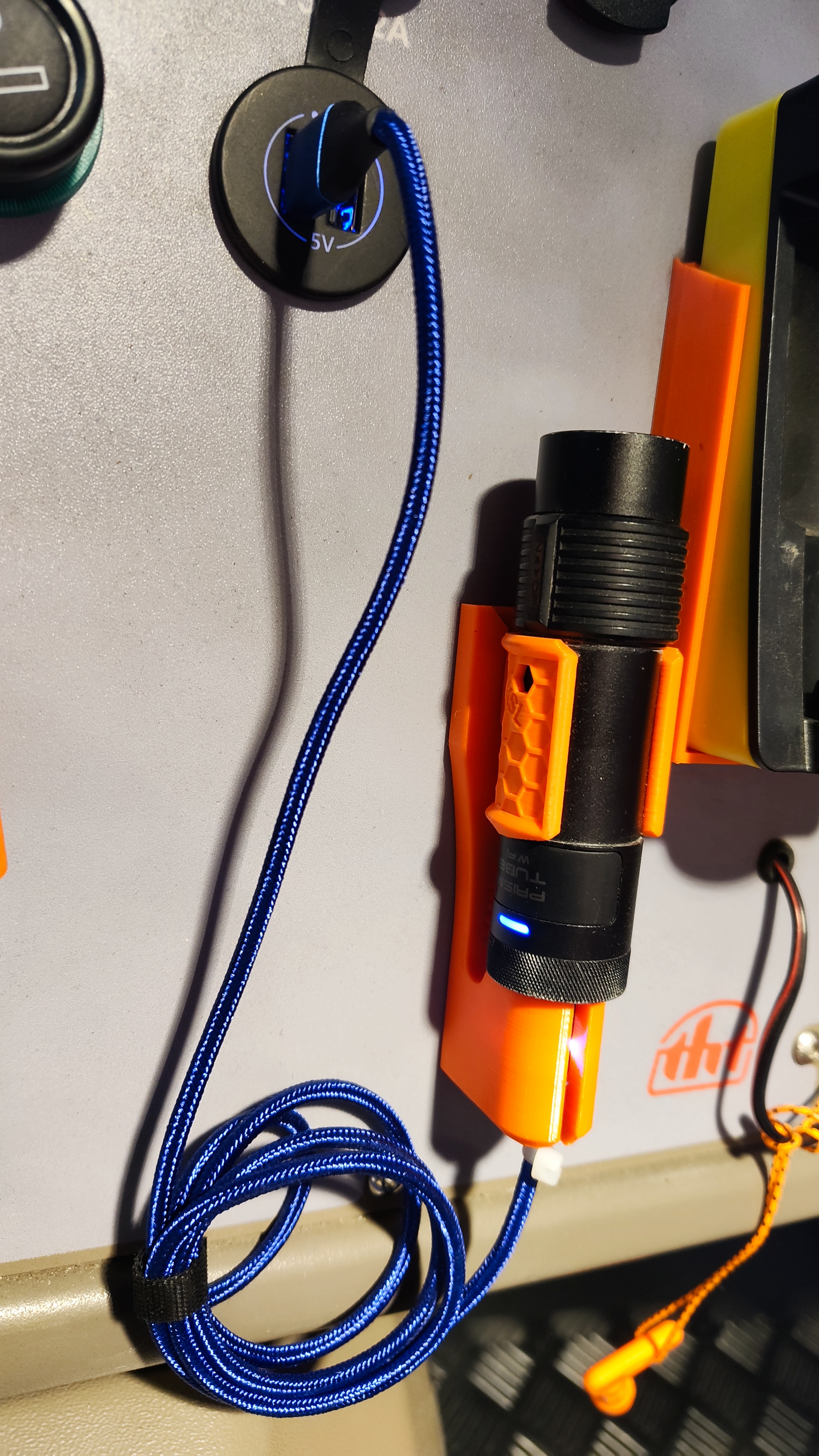 Sena Prism Tube - nabíjecí dock