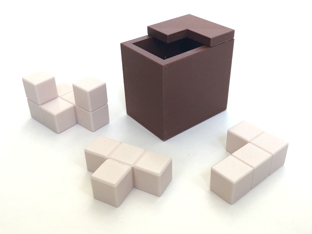 Kamelle Box - Packing puzzle by Christoph Lohe
