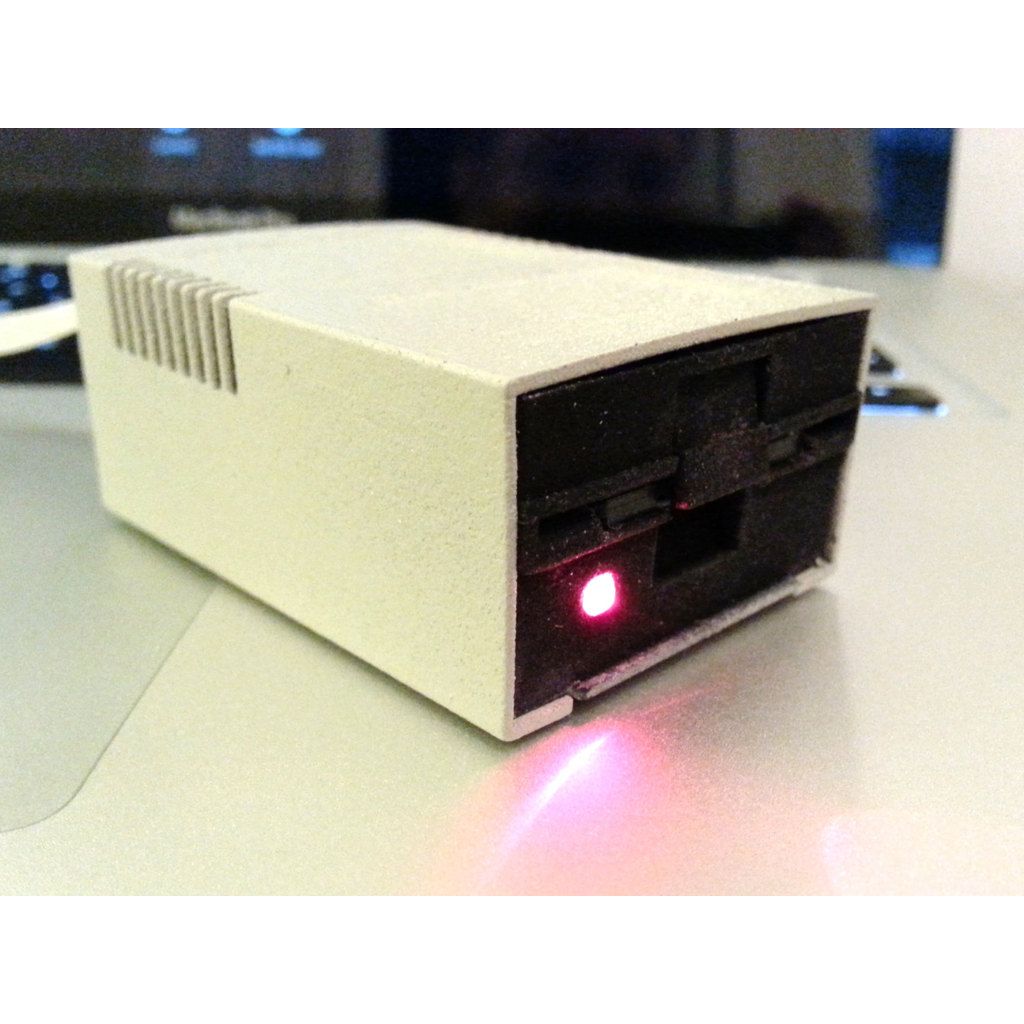 Miniatura 4 do modelo 3D Apple Disk II SD Card reader case.