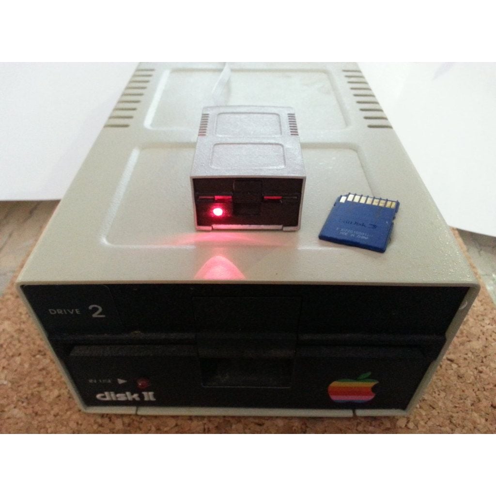 Miniatura 2 do modelo 3D Apple Disk II SD Card reader case.