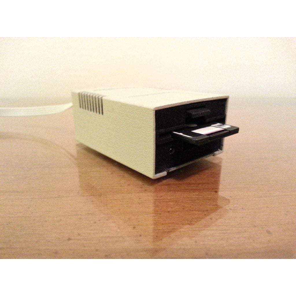 Miniatura 6 do modelo 3D Apple Disk II SD Card reader case.