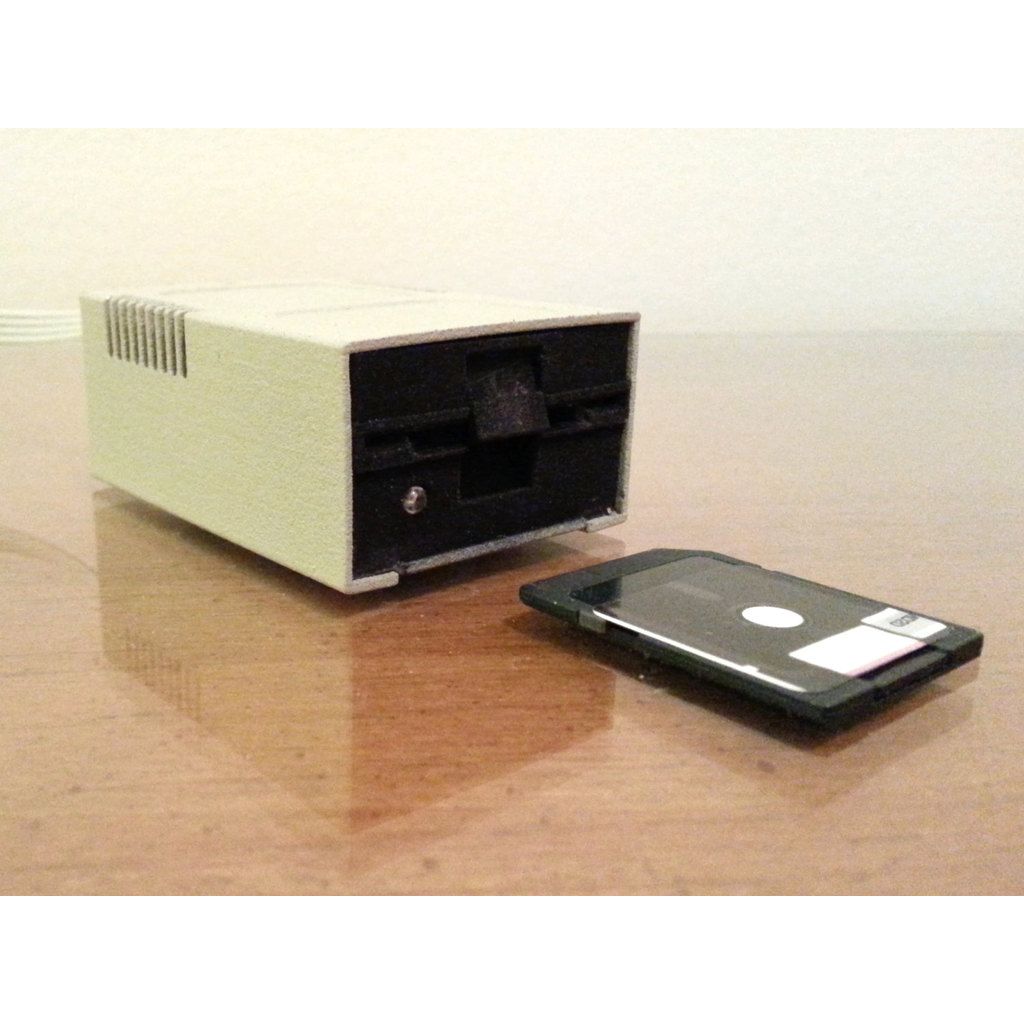 Miniatura 5 do modelo 3D Apple Disk II SD Card reader case.