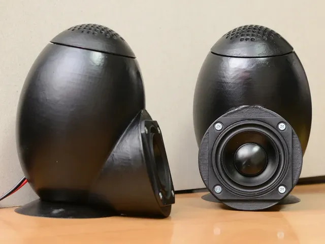 Aperiodic (resistive) speaker enclosure with quadric surfaces