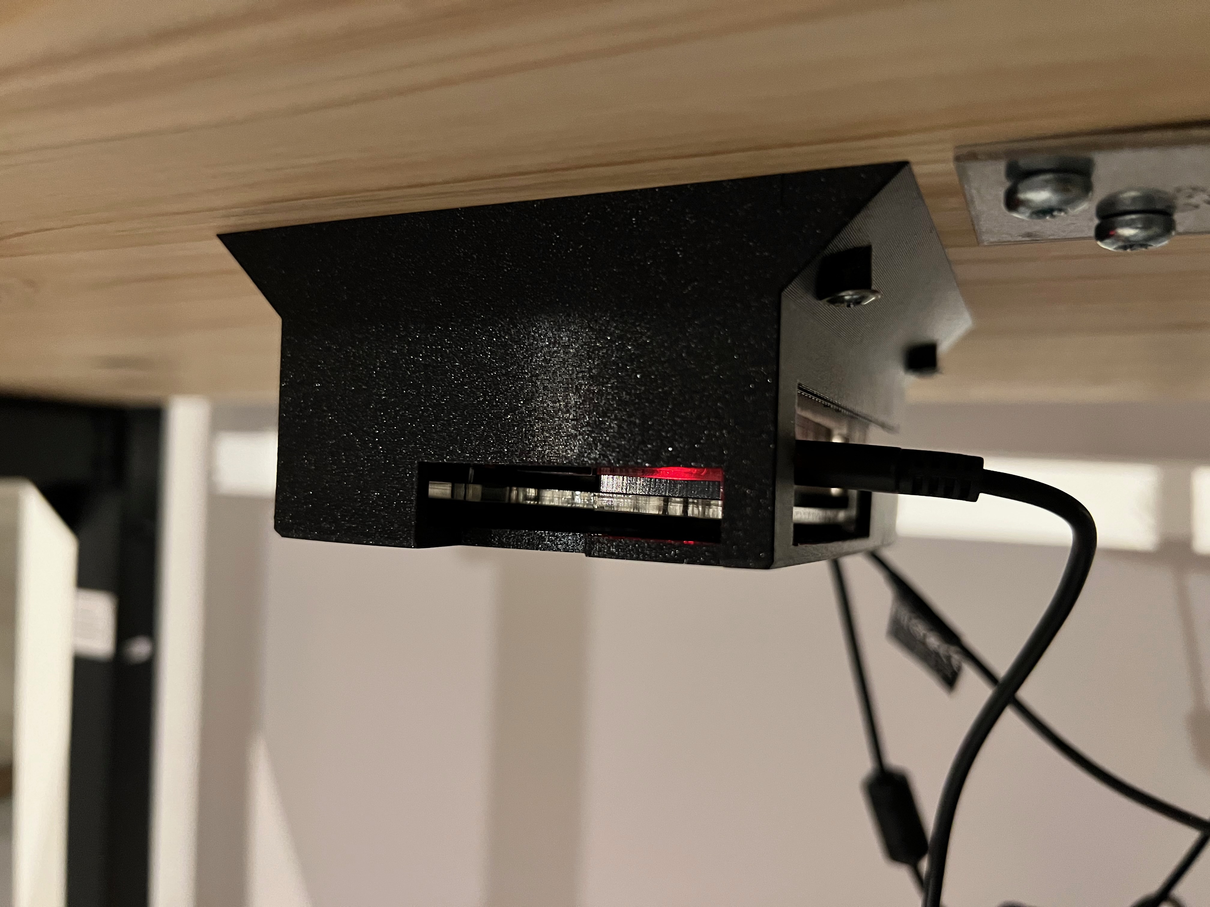 Miniatura 2 do modelo 3D Raspberry Pi Table Undermount Outside Casing