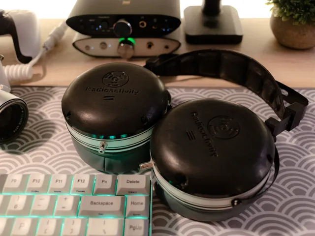 Monolith M1060 Close back mod