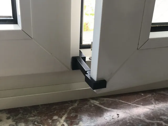 Window blocker / Oscillo battant