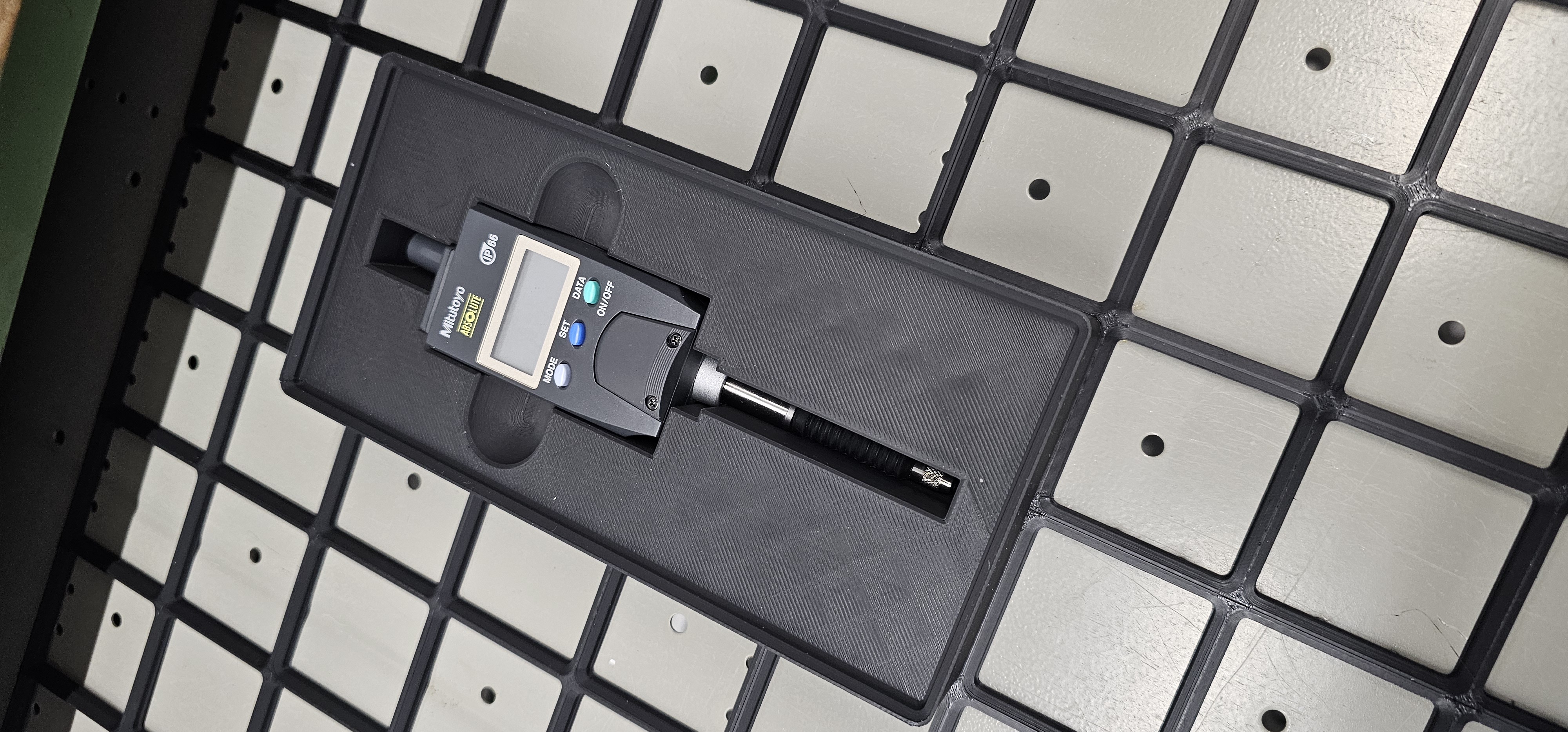 Gridfinity Digital Dial Indicator Holder (Mitutoyo ID-N1012) – Gauge Organizer