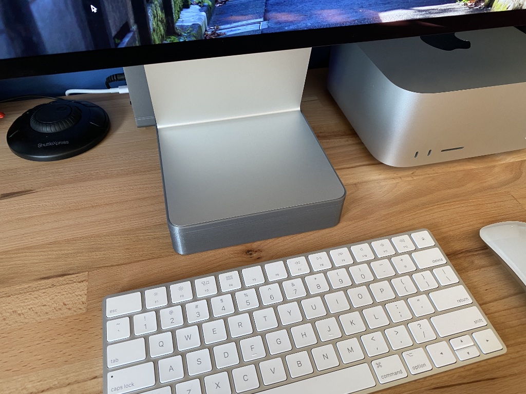 2022 Apple Studio Display Stand