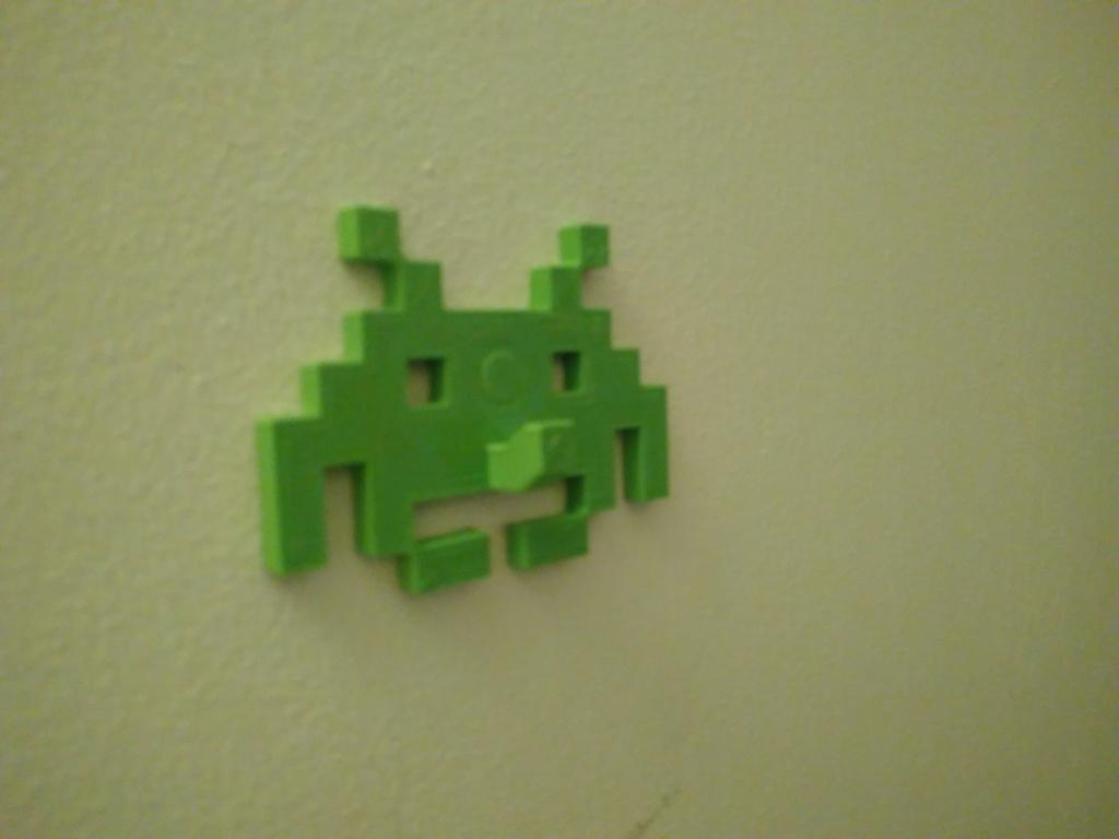 Space Invader hook (metric+cap)