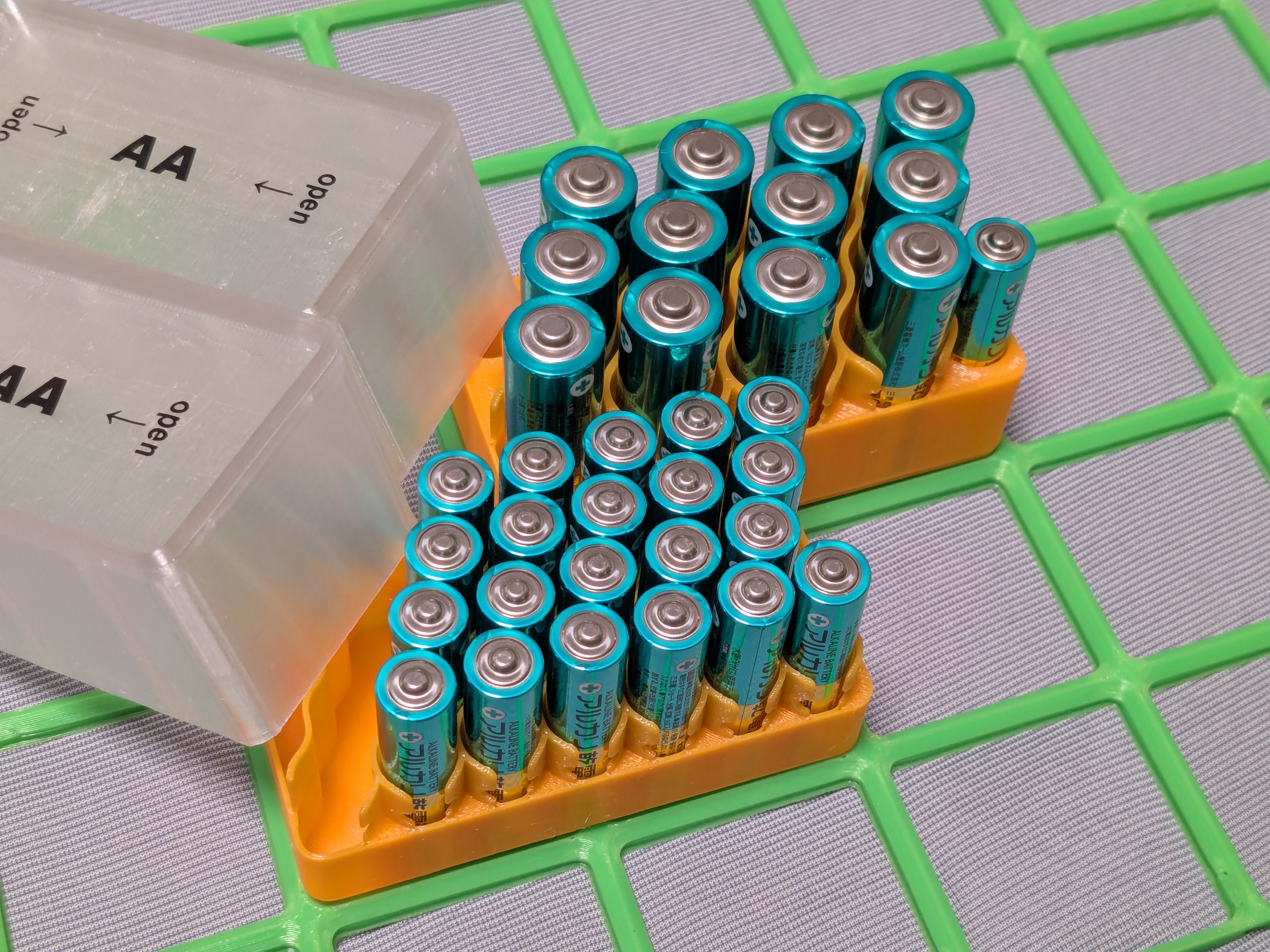 Gridfinity 2x1 Battery Bin 12 AA or 26 AAA with Lids (optional)