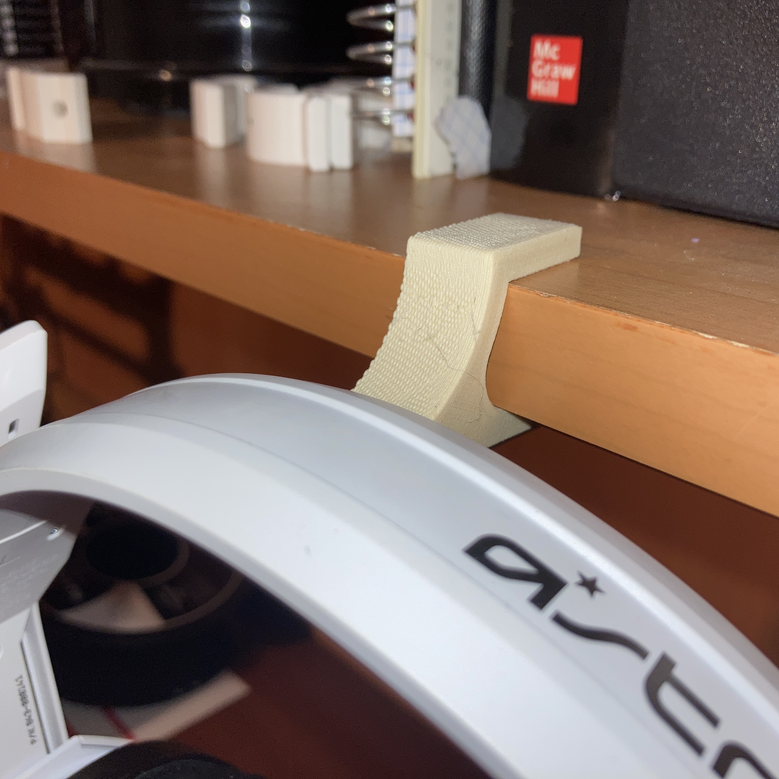 Headset Hanger for ~20mm shelf
