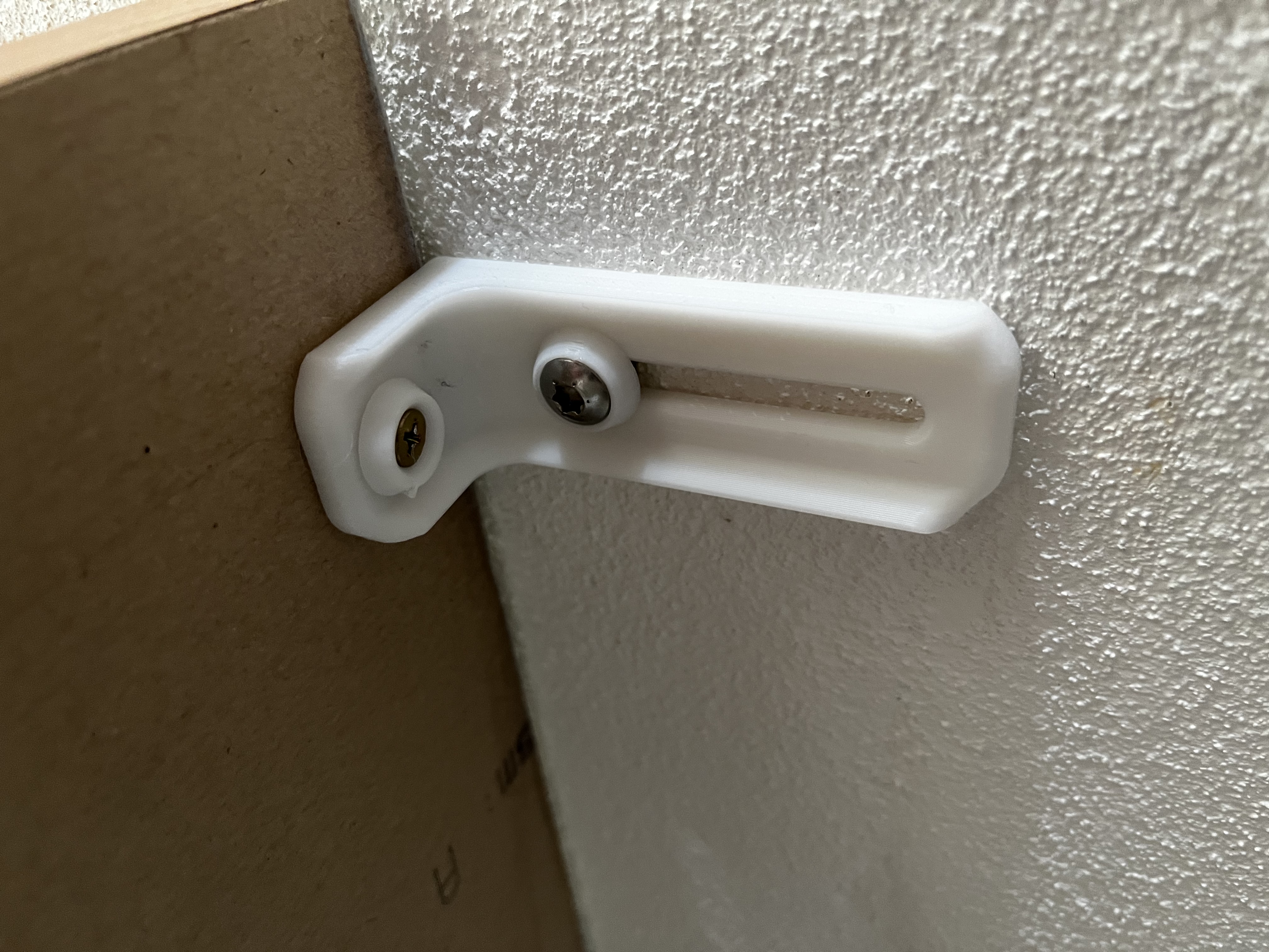 Gaming table bracket (adjustable)