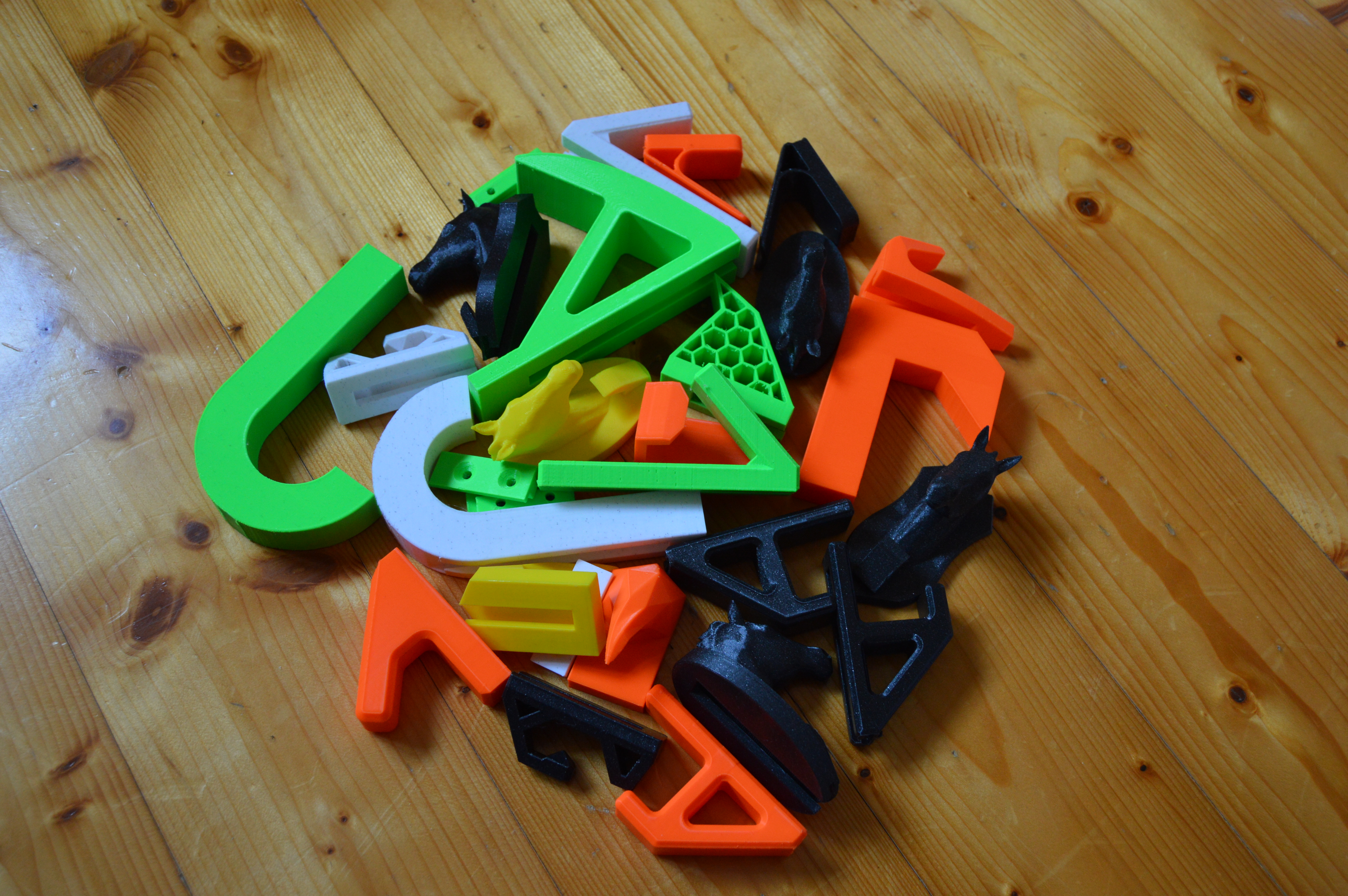Miniatura 2 do modelo 3D Detachable wall hooks