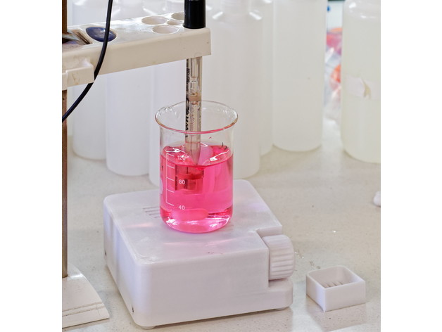 Compact, battery and USB powered, magnetic stirrer